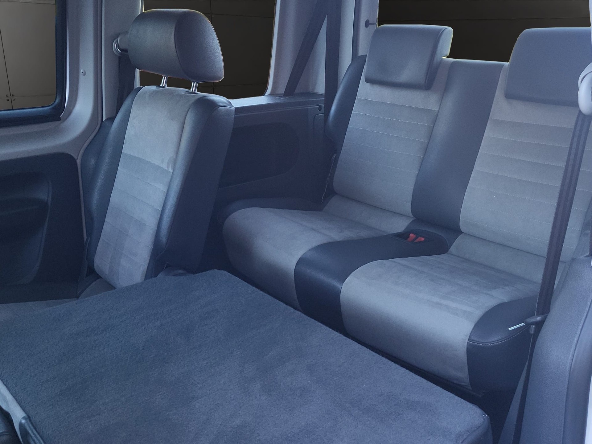 VW Caddy 2.0 TDI 4Motion Trendline Edition 30-image-7