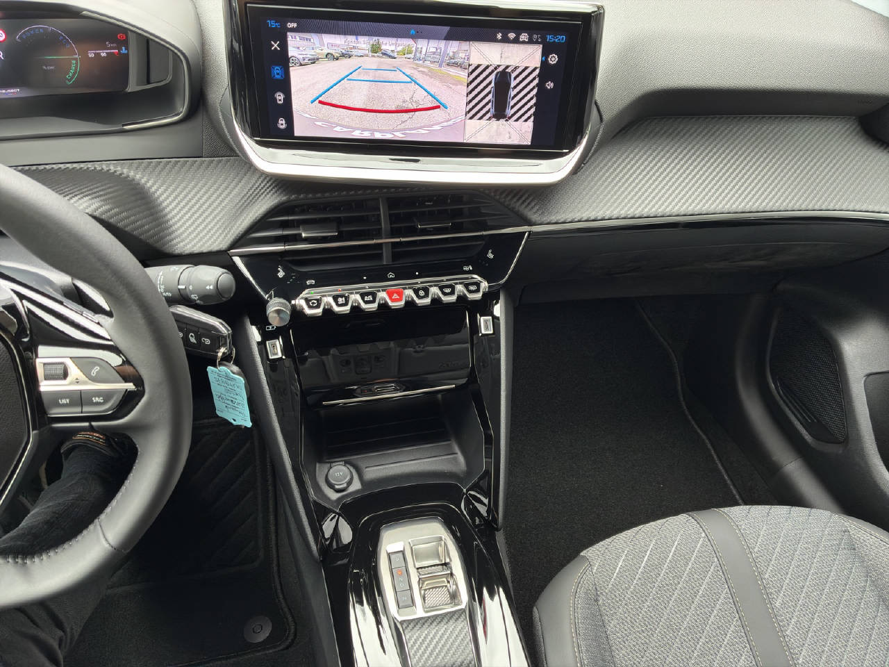 PEUGEOT 208 1.2 Hybrid Allure Ersatzwagen-image-12