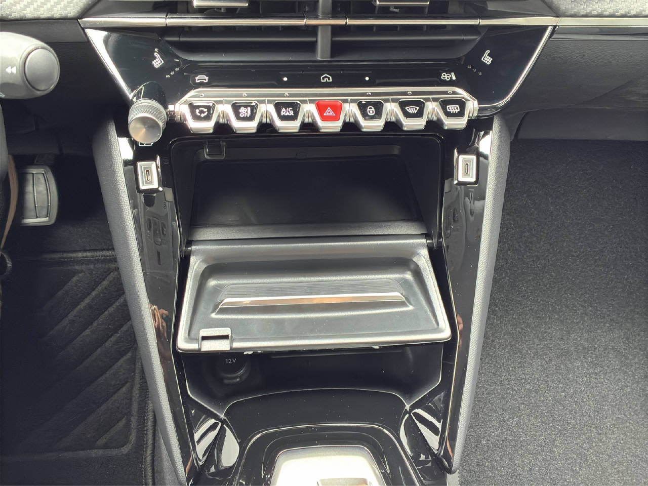 PEUGEOT 208 1.2 Hybrid Allure Ersatzwagen-image-14