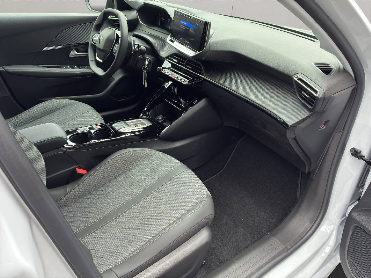 PEUGEOT 208 1.2 Hybrid Allure Ersatzwagen-image-5