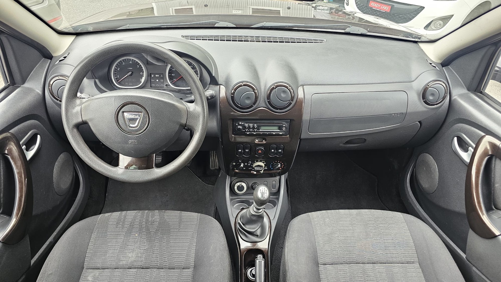 DACIA Duster 1.6 Lauréate 4x4-image-11