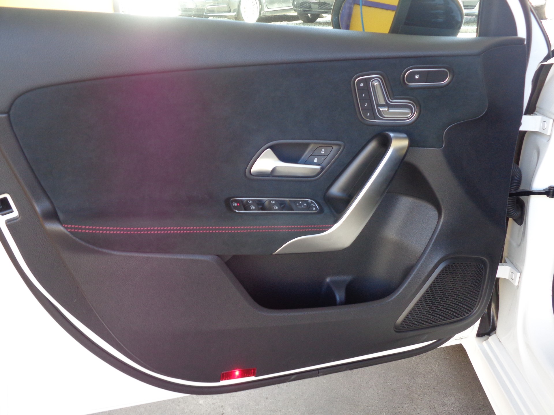 MERCEDES-BENZ A 250 4Matic 8G-DCT AMG Line-image-14