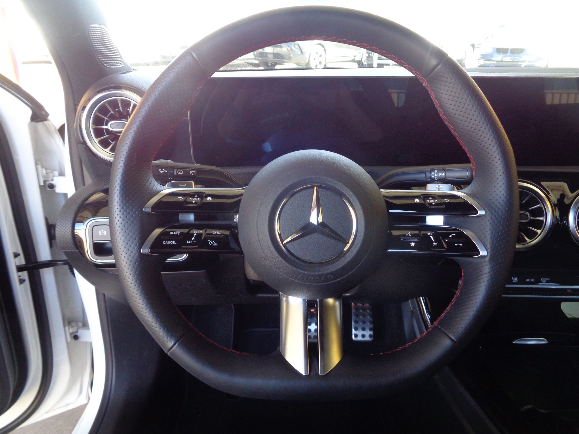 MERCEDES-BENZ A 250 4Matic 8G-DCT AMG Line-image-13
