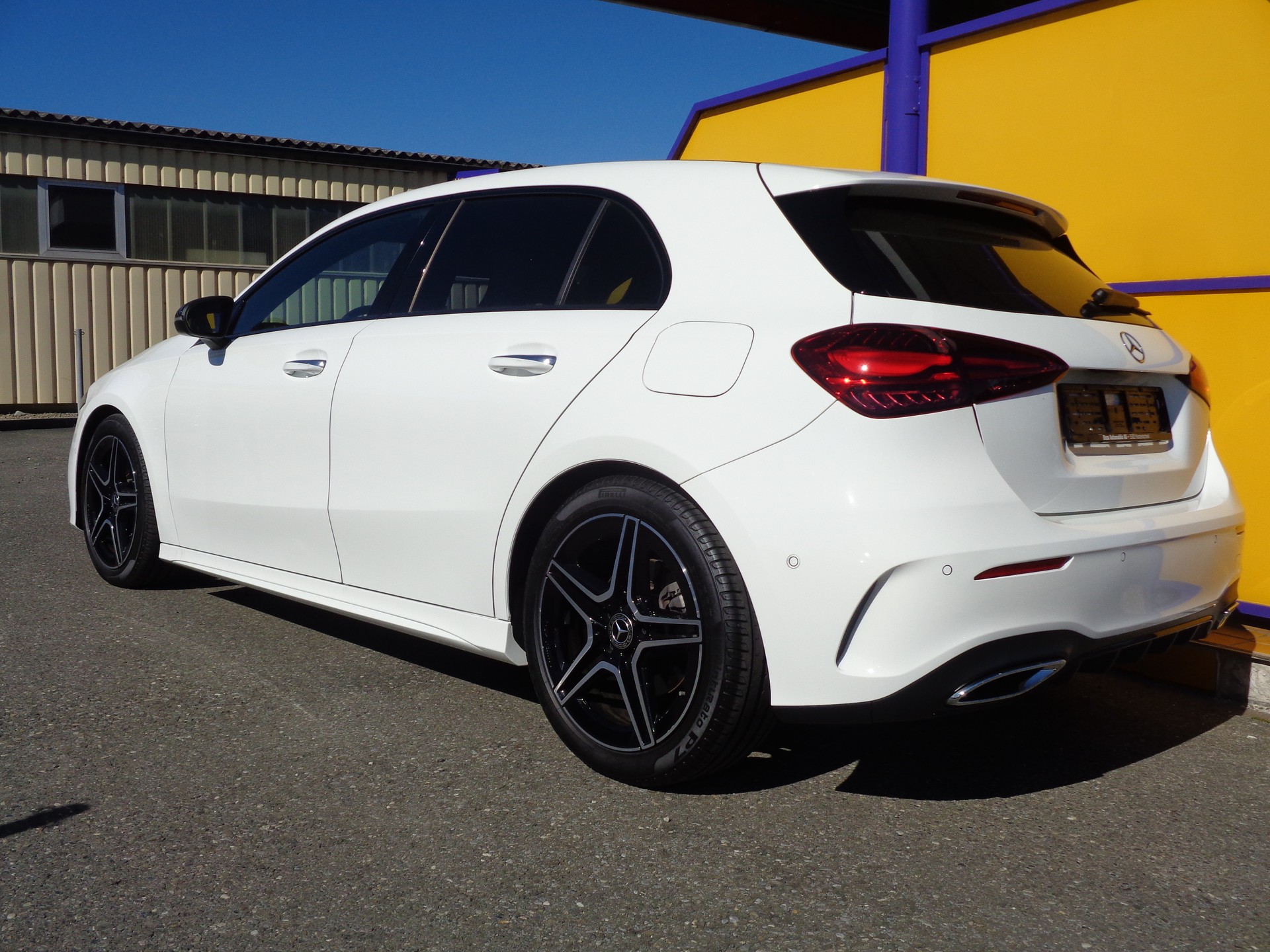 MERCEDES-BENZ A 250 4Matic 8G-DCT AMG Line-image-5