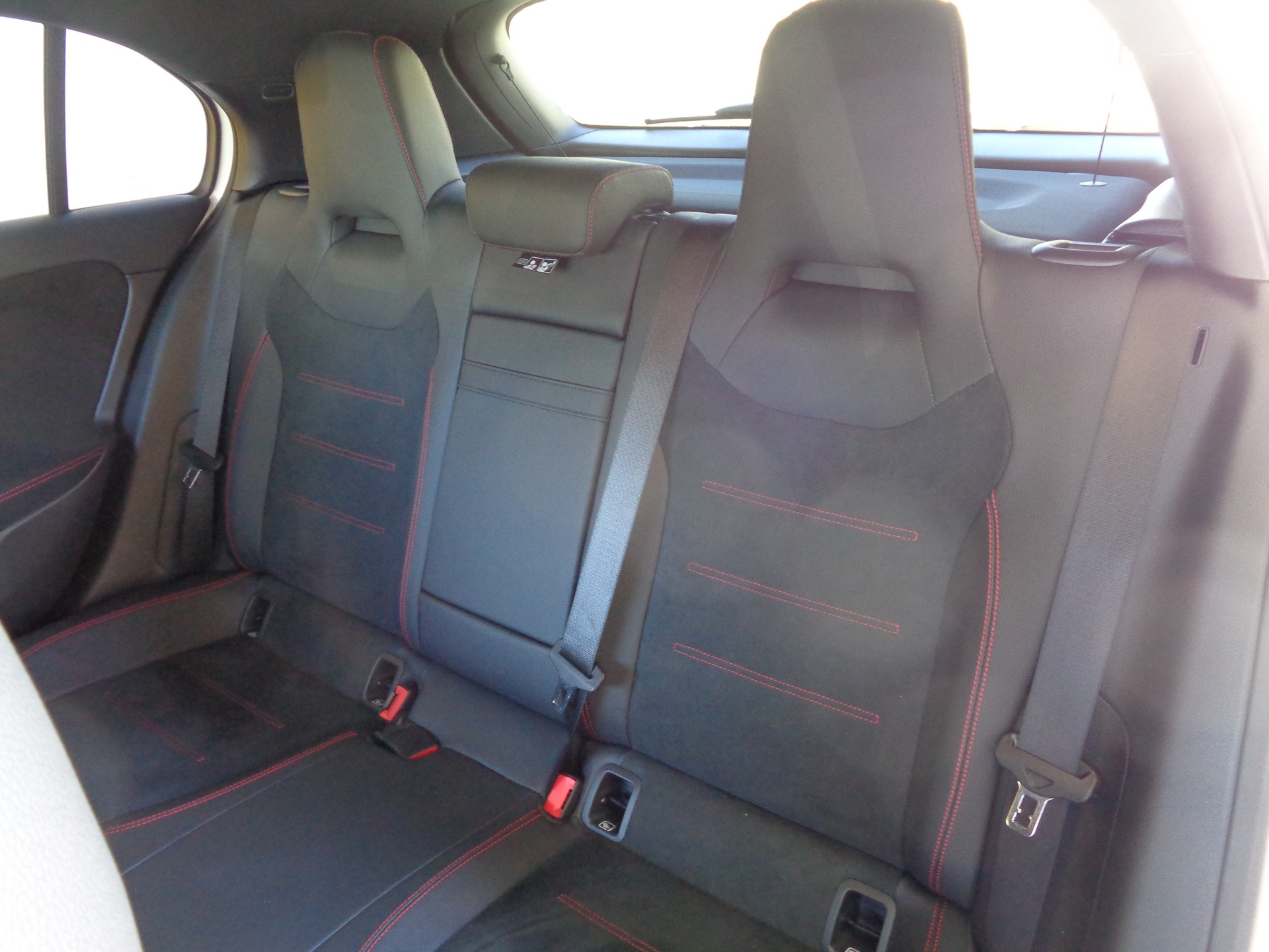 MERCEDES-BENZ A 250 4Matic 8G-DCT AMG Line-image-9