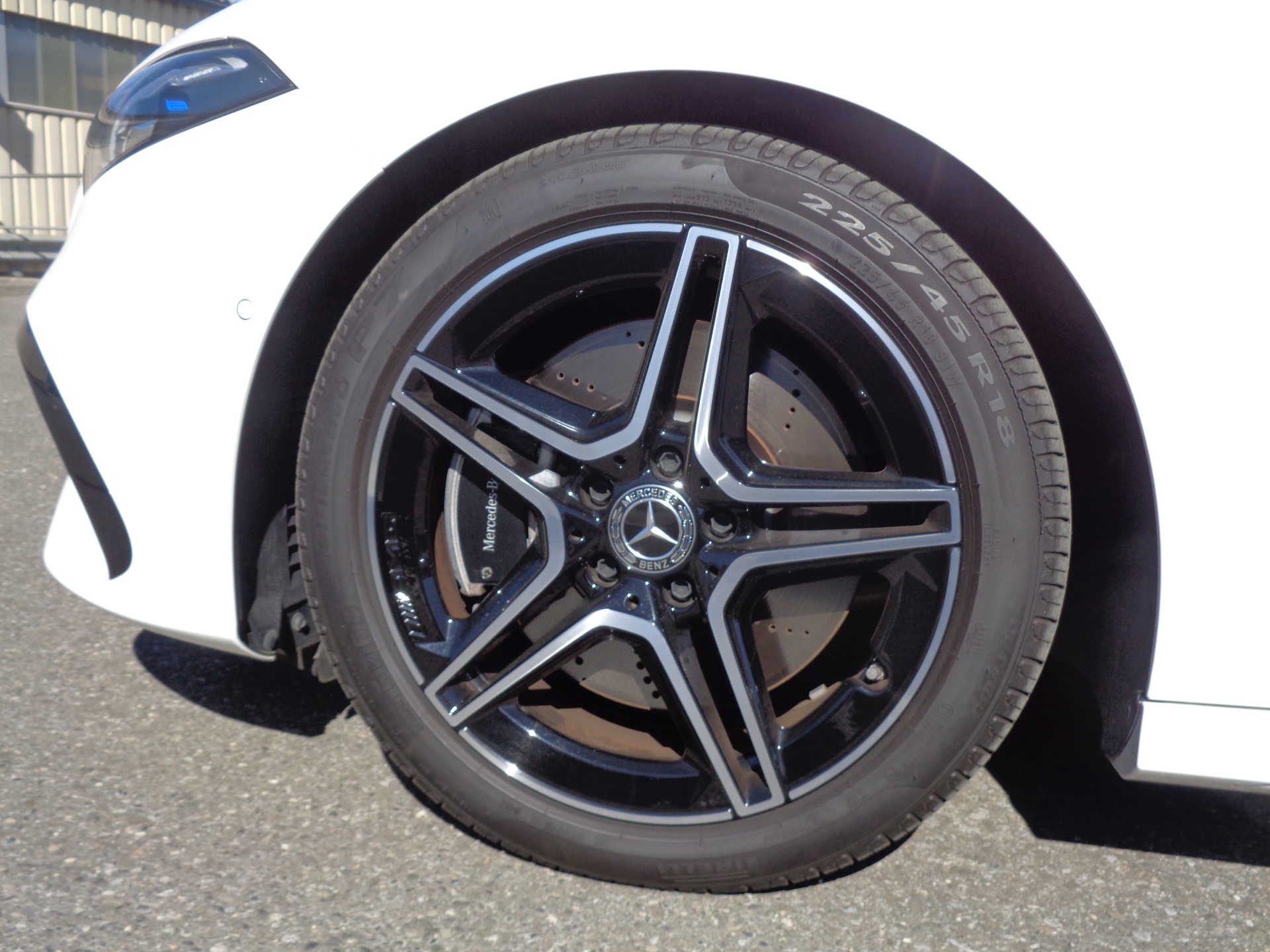 MERCEDES-BENZ A 250 4Matic 8G-DCT AMG Line-image-3