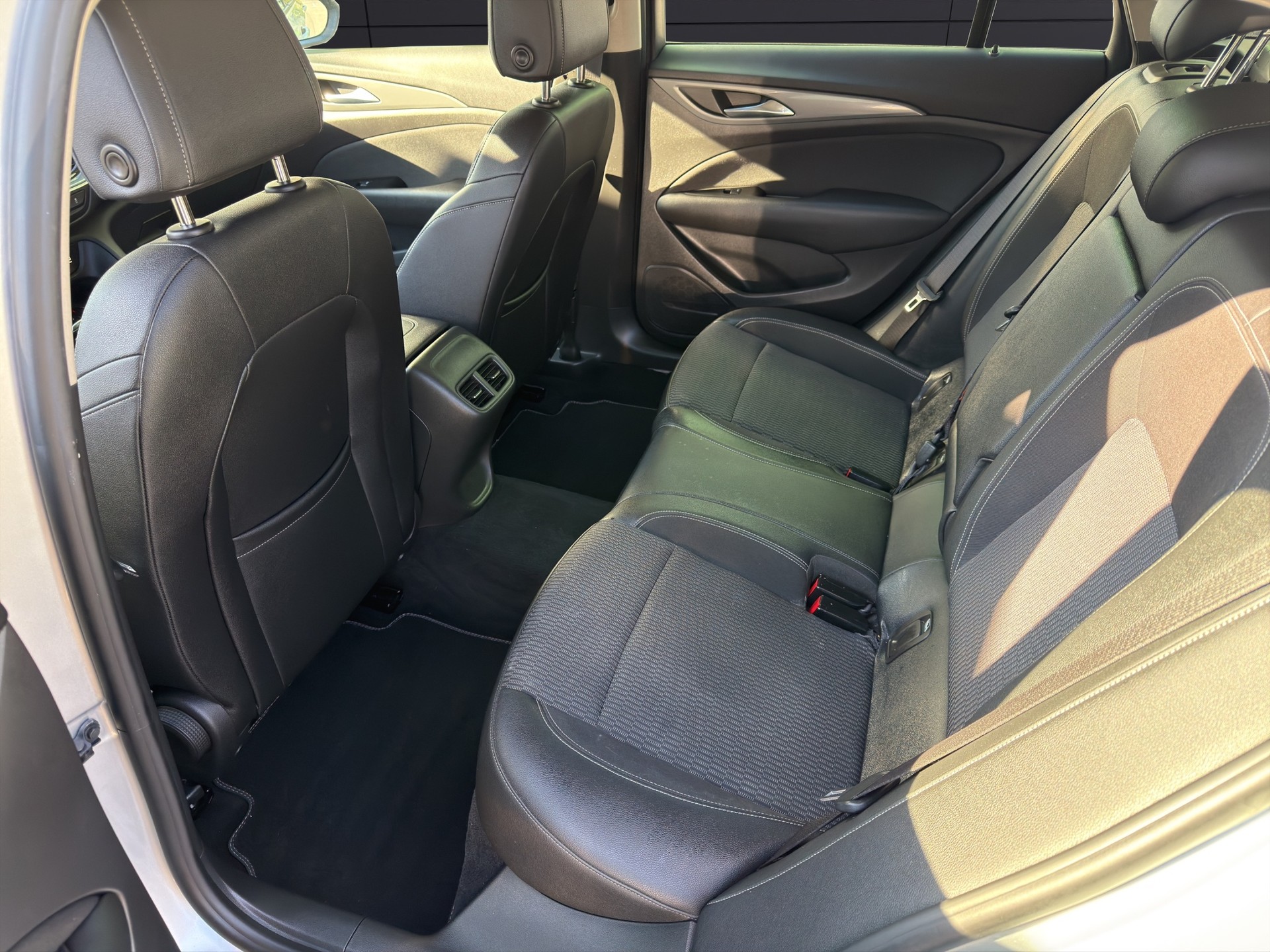 OPEL Insignia 1.5 T Sports Tourer Edition-image-10