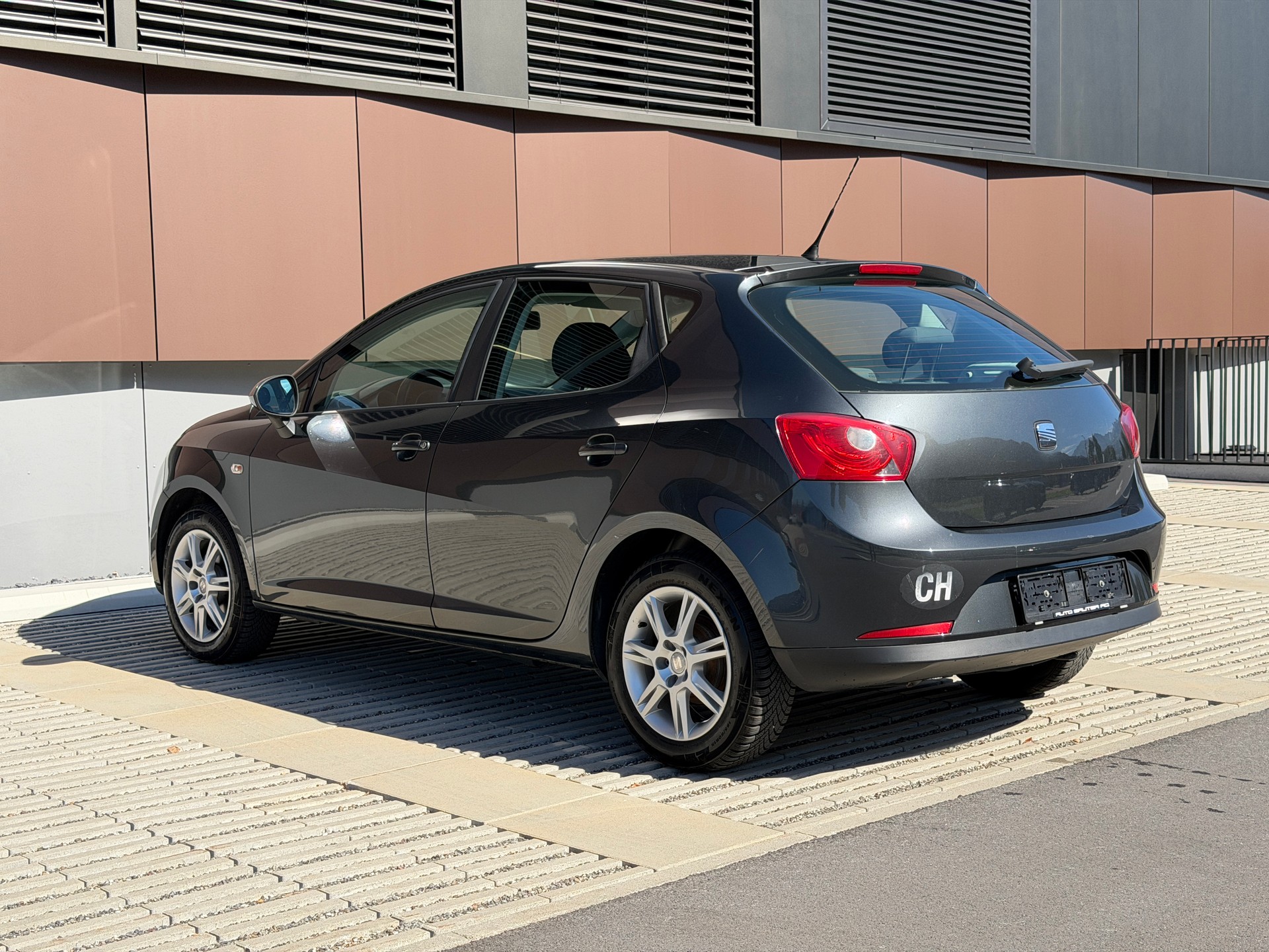 SEAT Ibiza SC 1.4 Style *frisch ab MFK + Service*-showroom-element-3