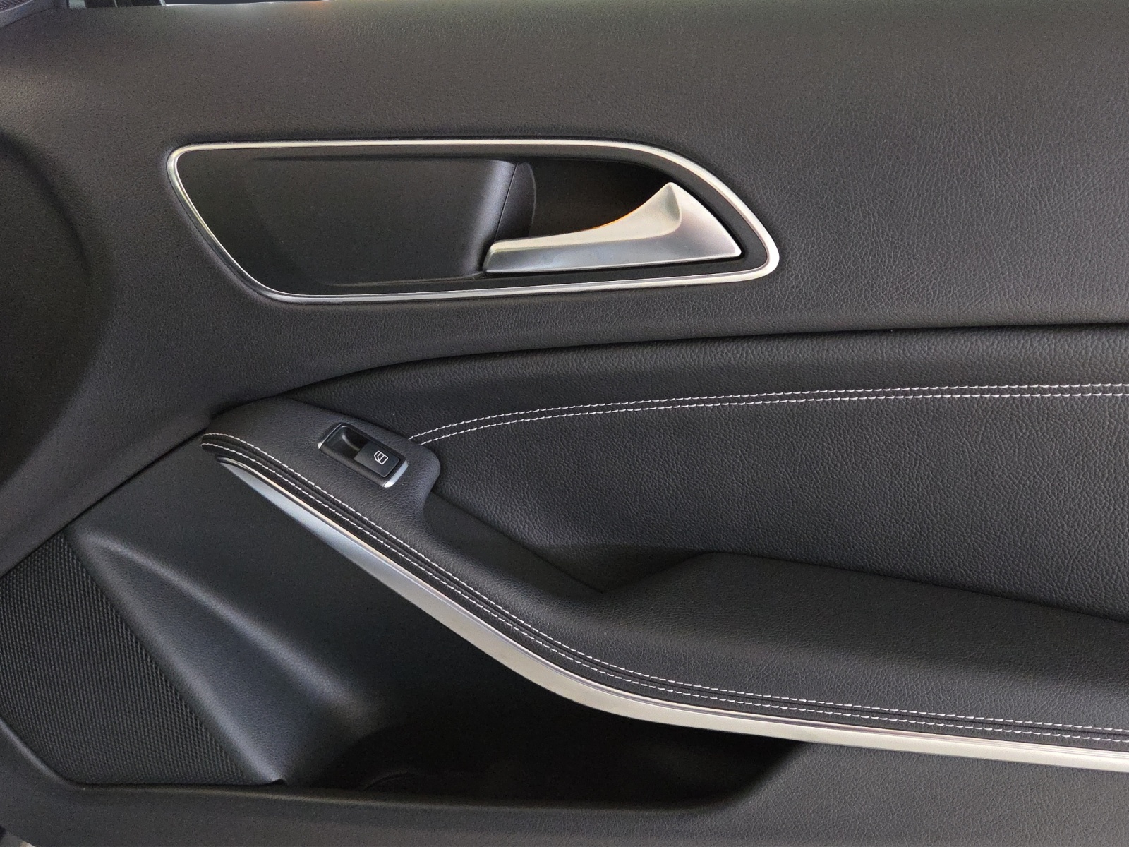 MERCEDES-BENZ GLA 200 Night Star-image-8