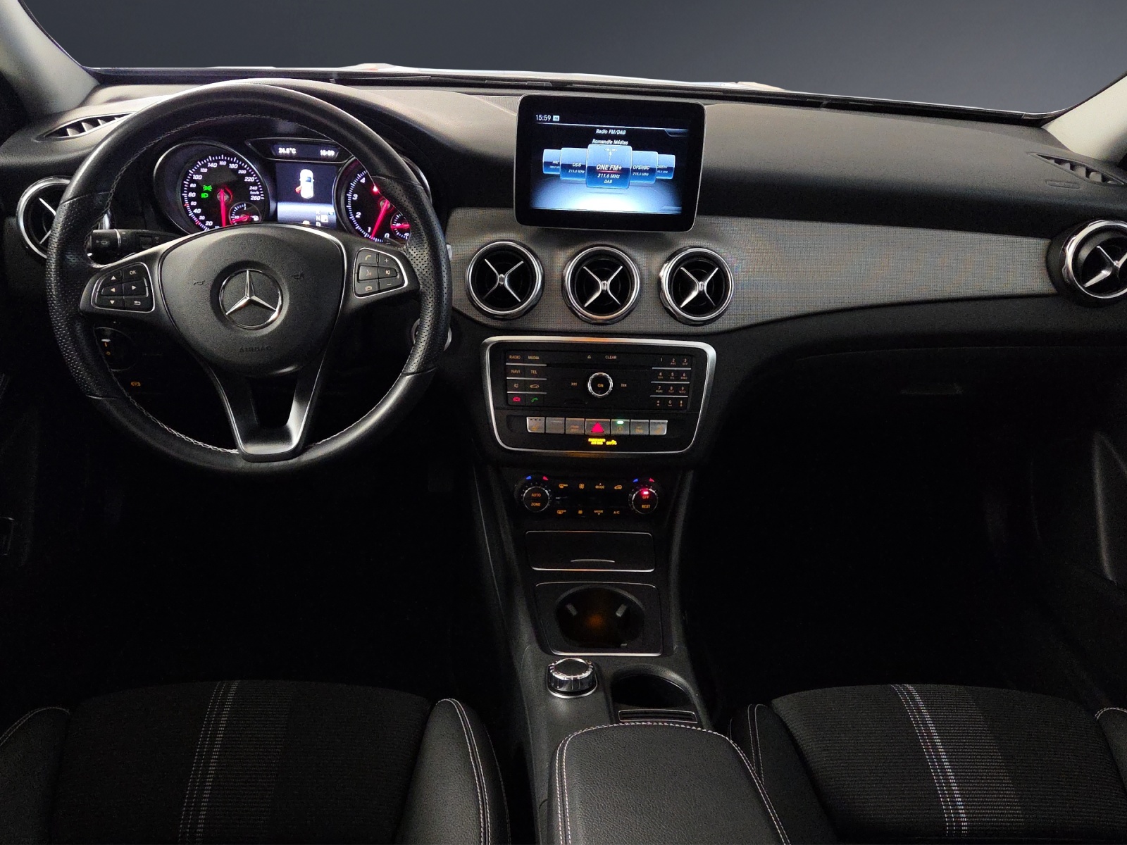 MERCEDES-BENZ GLA 200 Night Star-image-11