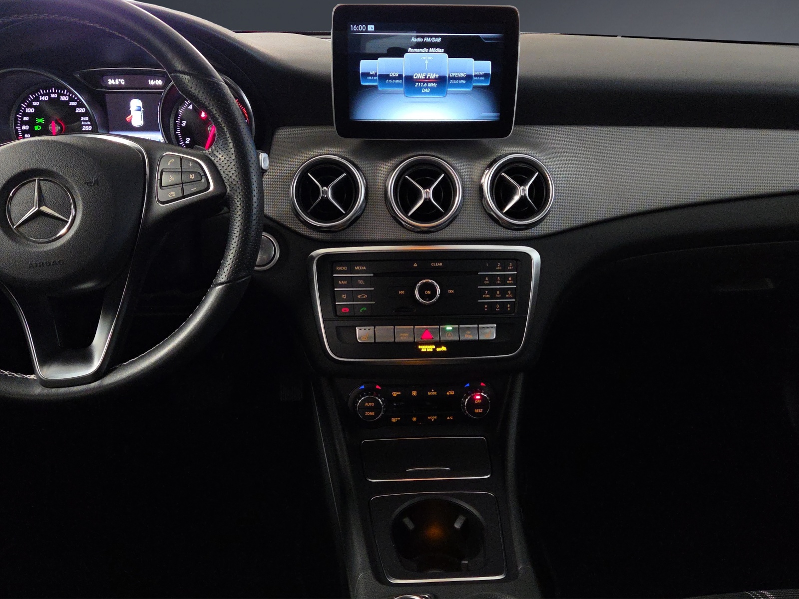 MERCEDES-BENZ GLA 200 Night Star-image-14