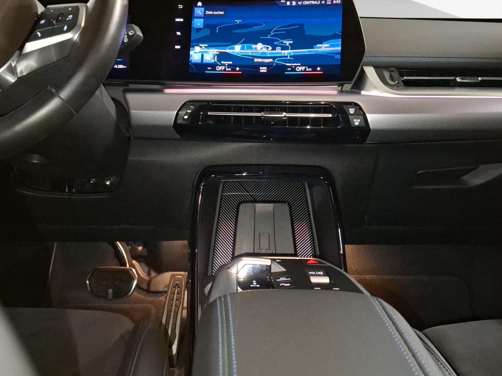 BMW iX1 U11 30 xDrive-image-12