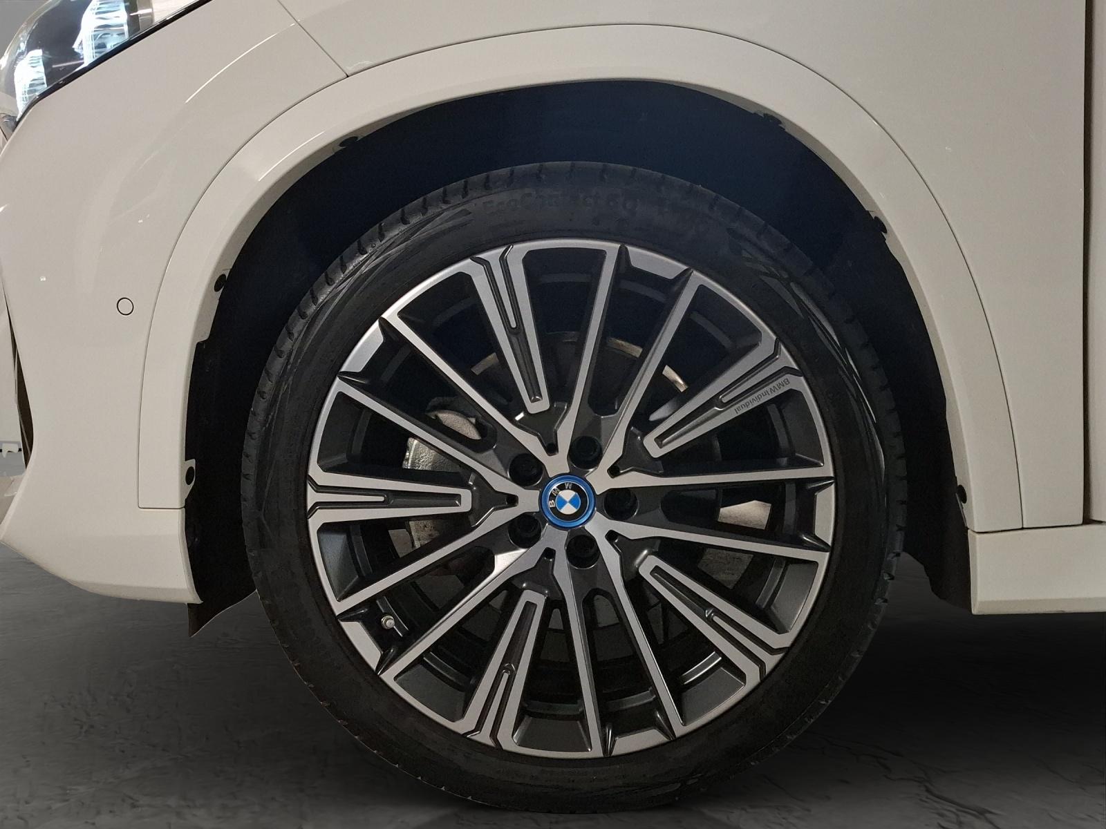BMW iX1 U11 30 xDrive-image-5