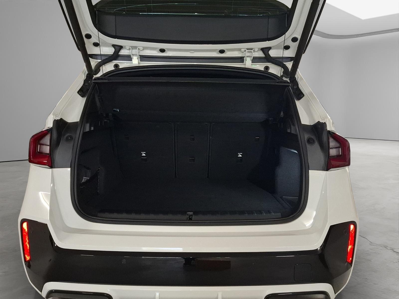 BMW iX1 U11 30 xDrive-image-16