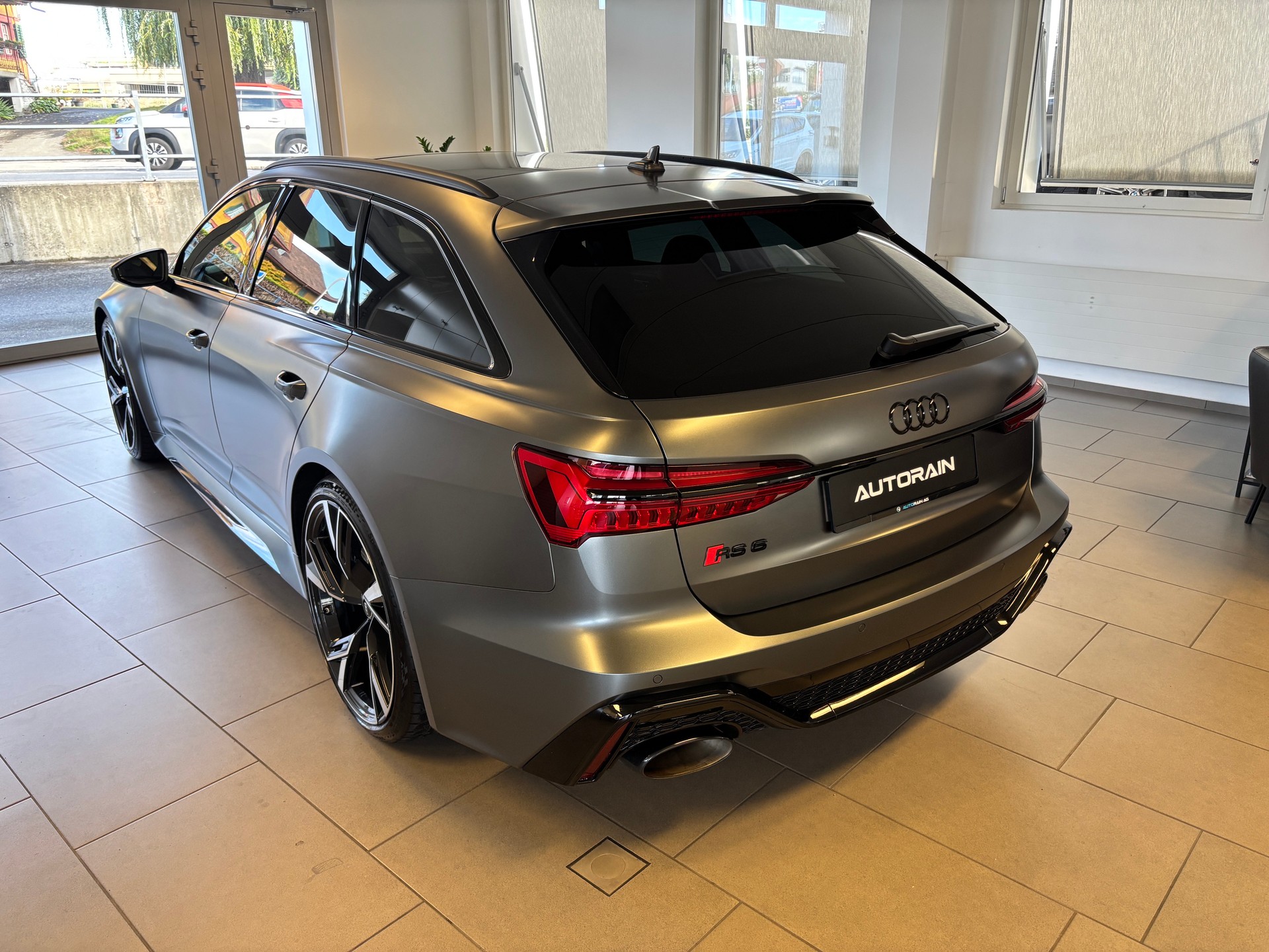 AUDI RS6 Avant 4.0 TFSI V8 quattro-image-3