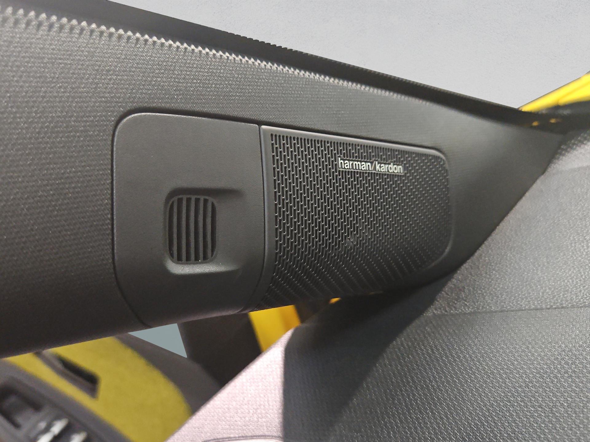 RENAULT R5 E-Tech Comfort Range 52 kWh Iconic Five-image-19
