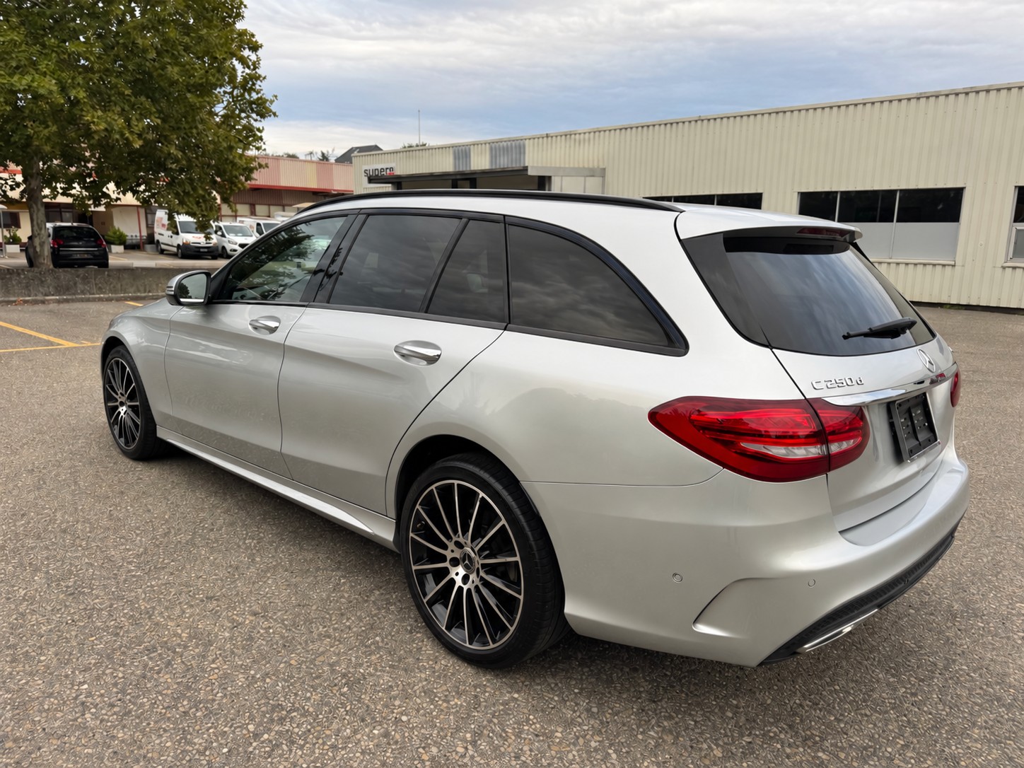 MERCEDES-BENZ C 250 d Swiss Star AMG Line 4Matic 9G-Tronic-image-5