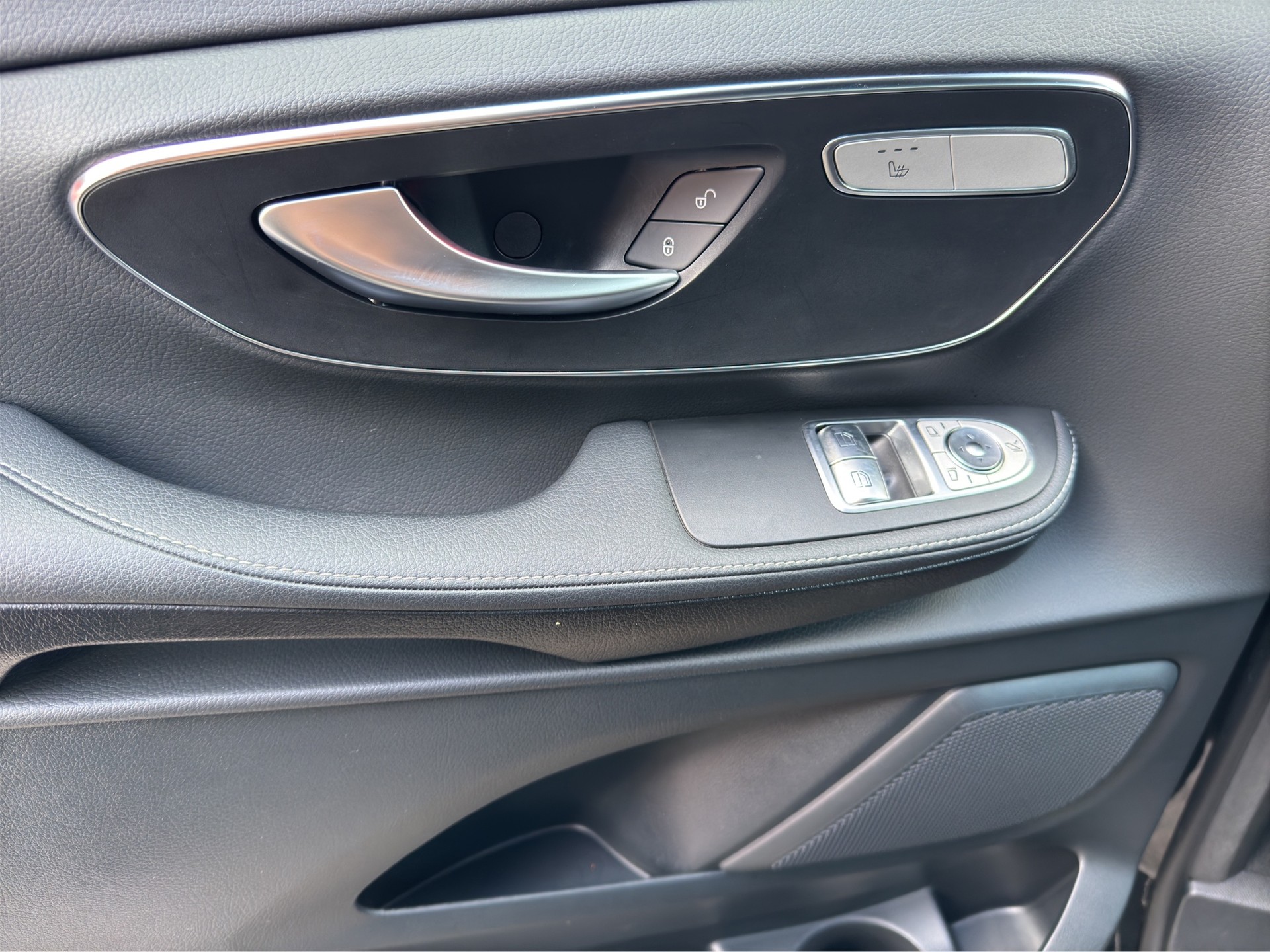 MERCEDES-BENZ V 250 d AMG Line L 4Matic - Facelift-image-10