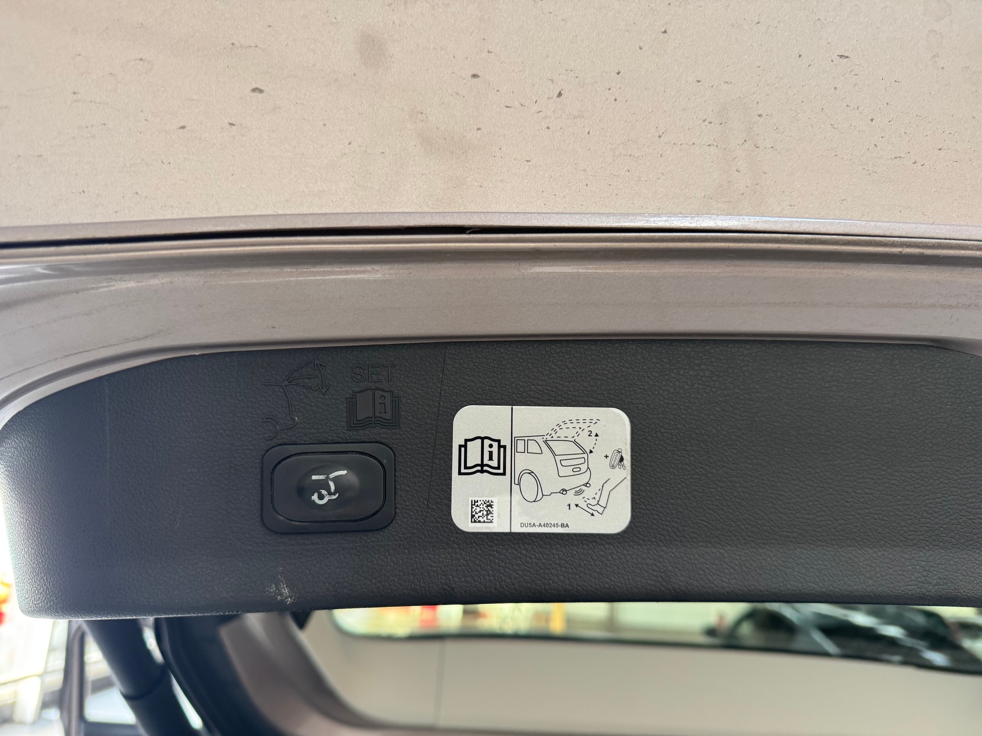 FORD Kuga 2.0 TDCi Vignale 4WD PowerShift-image-18