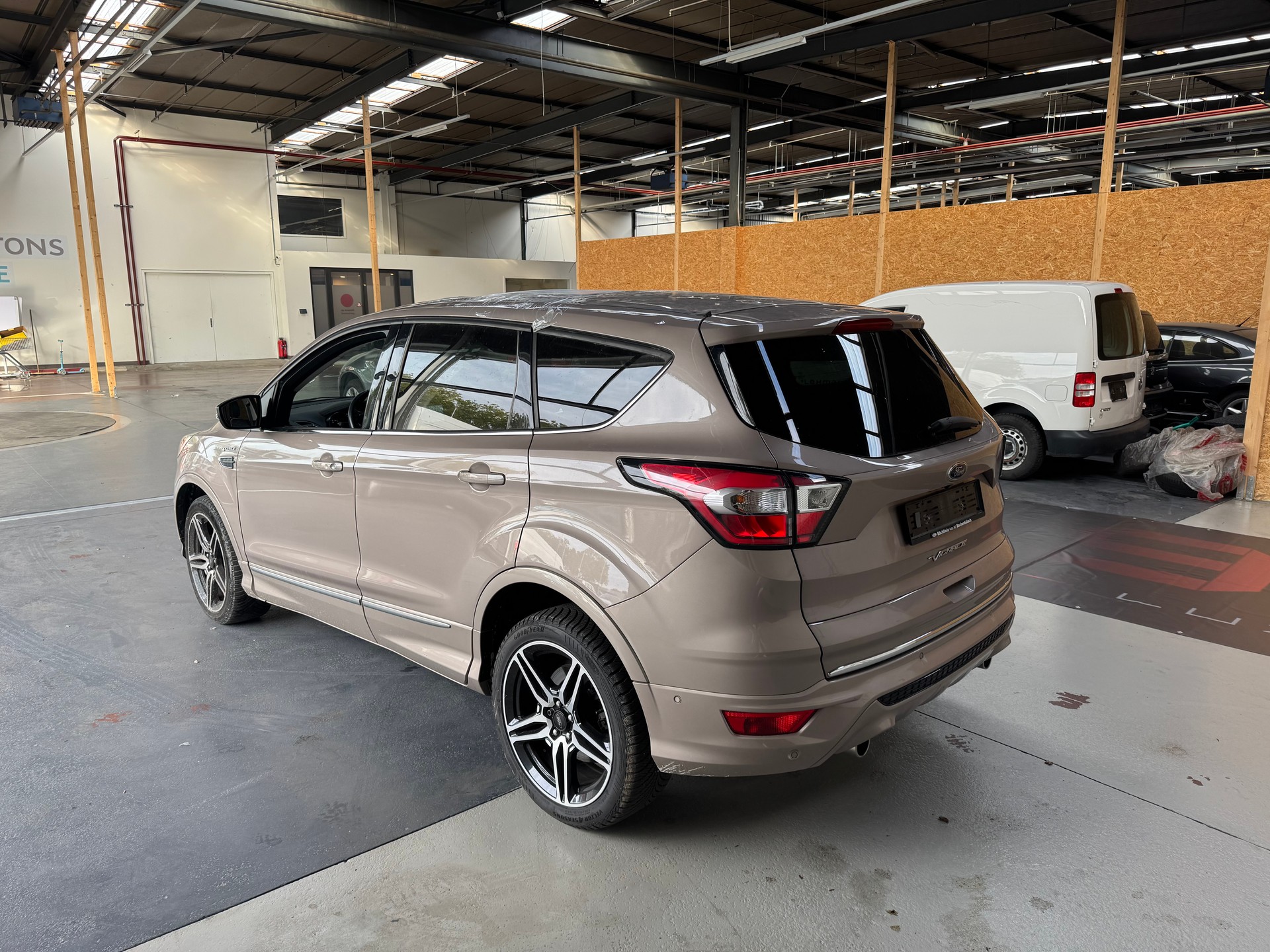 FORD Kuga 2.0 TDCi Vignale 4WD PowerShift-image-7