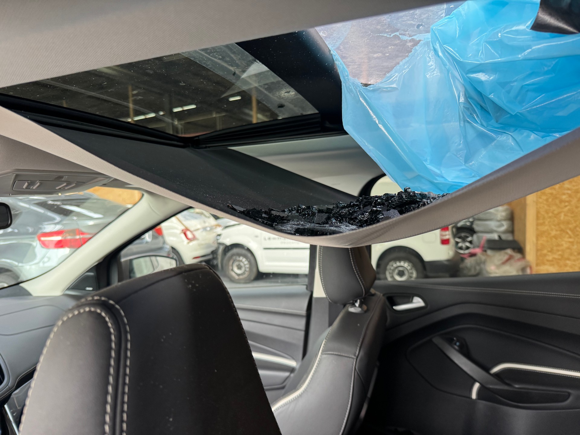 FORD Kuga 2.0 TDCi Vignale 4WD PowerShift-image-11