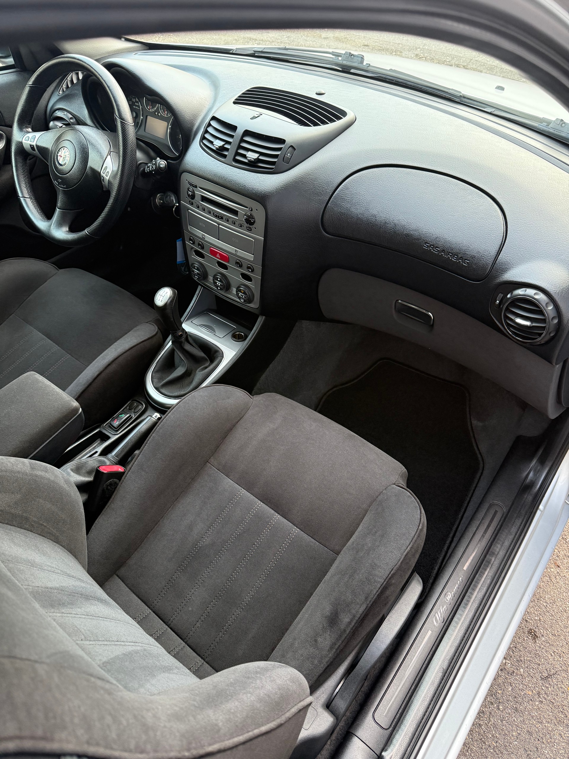 ALFA ROMEO 147 1.6 TS 16V Progression-image-10