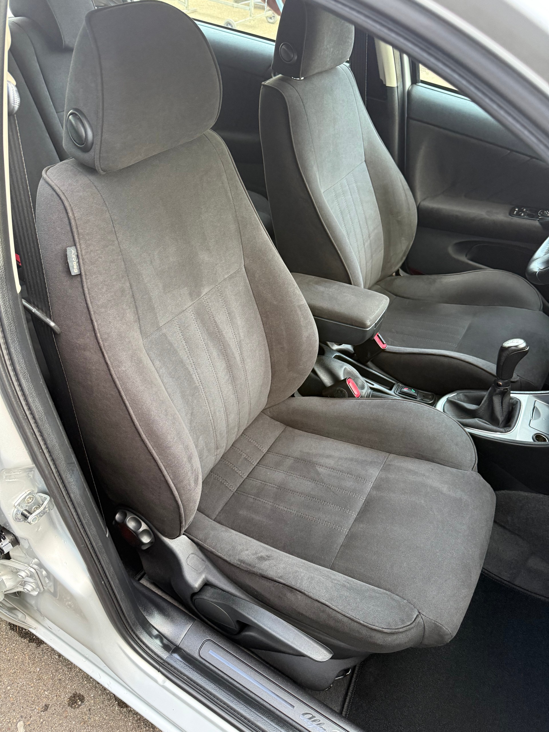 ALFA ROMEO 147 1.6 TS 16V Progression-image-8