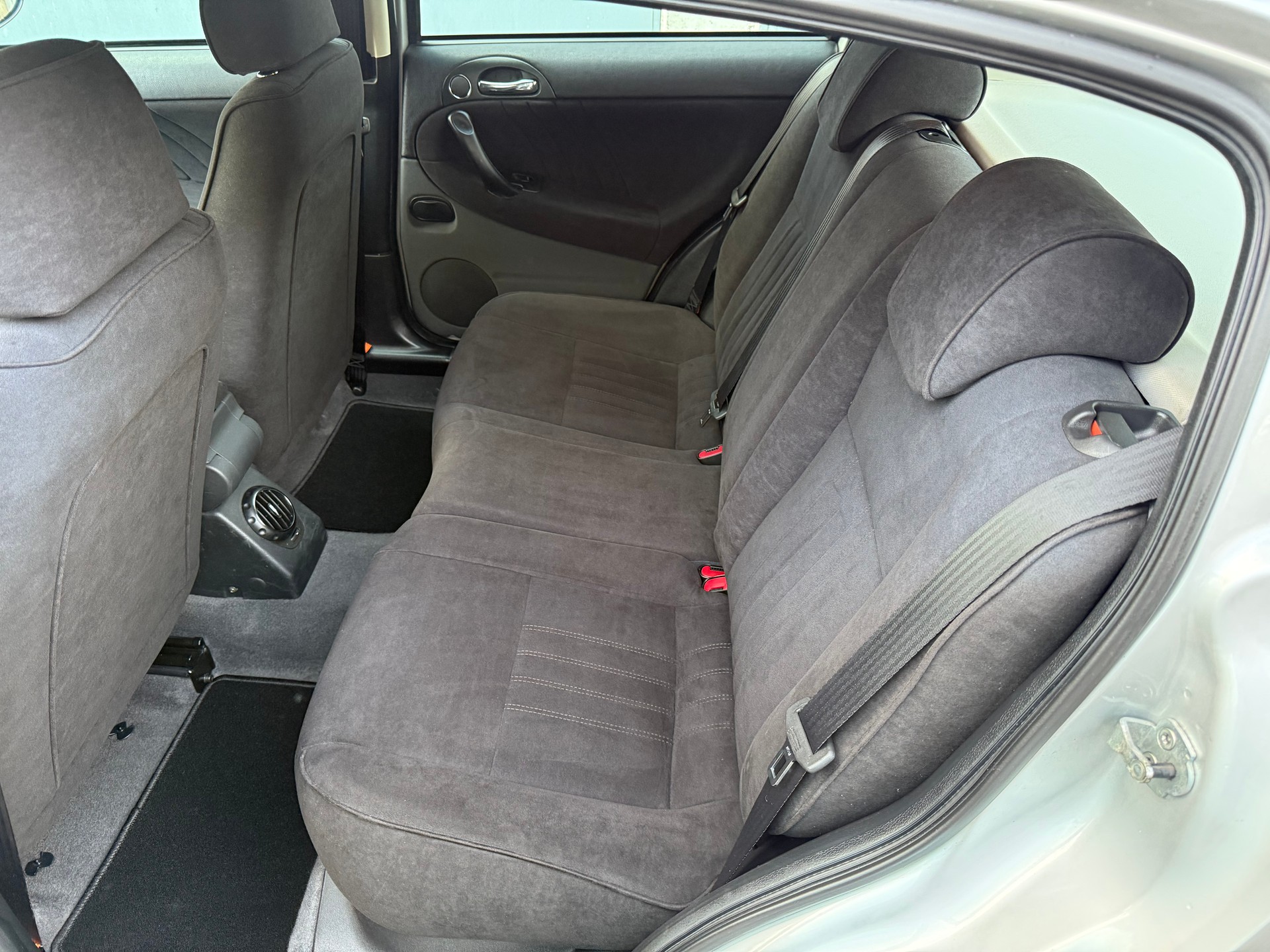 ALFA ROMEO 147 1.6 TS 16V Progression-image-12