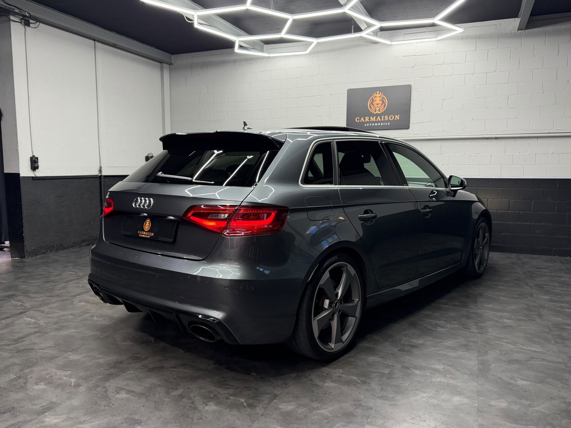 AUDI RS3 2.5 TSI quattro S-tronic | CH-Auto | Panoramadach | ACC | Ohne OPF | Rückfahrkamera | Bang & Olufsen-image-8
