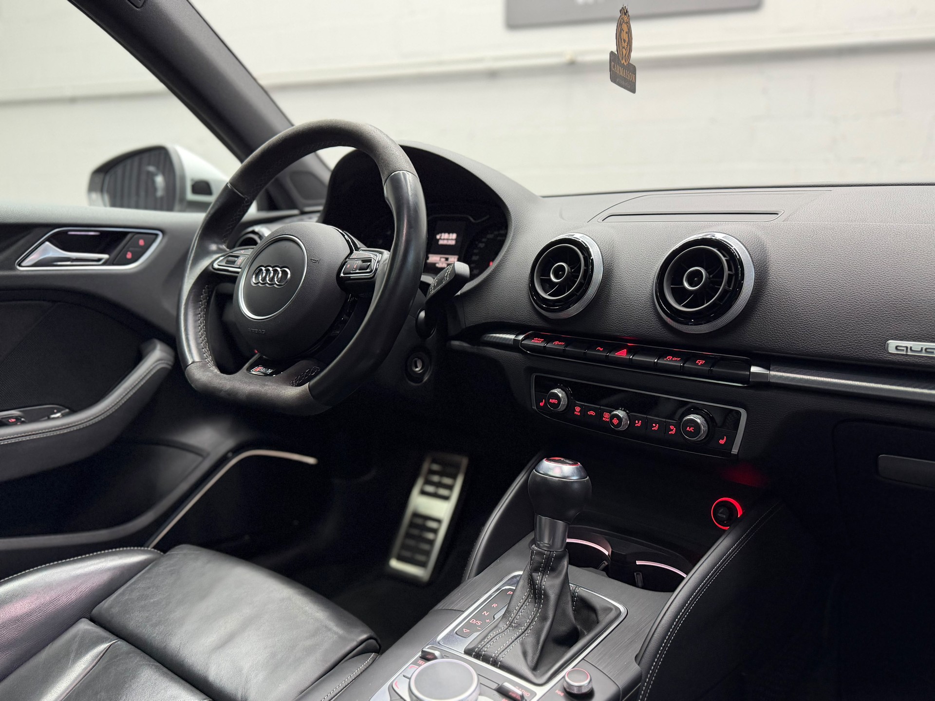 AUDI RS3 2.5 TSI quattro S-tronic | CH-Auto | Panoramadach | ACC | Ohne OPF | Rückfahrkamera | Bang & Olufsen-image-28