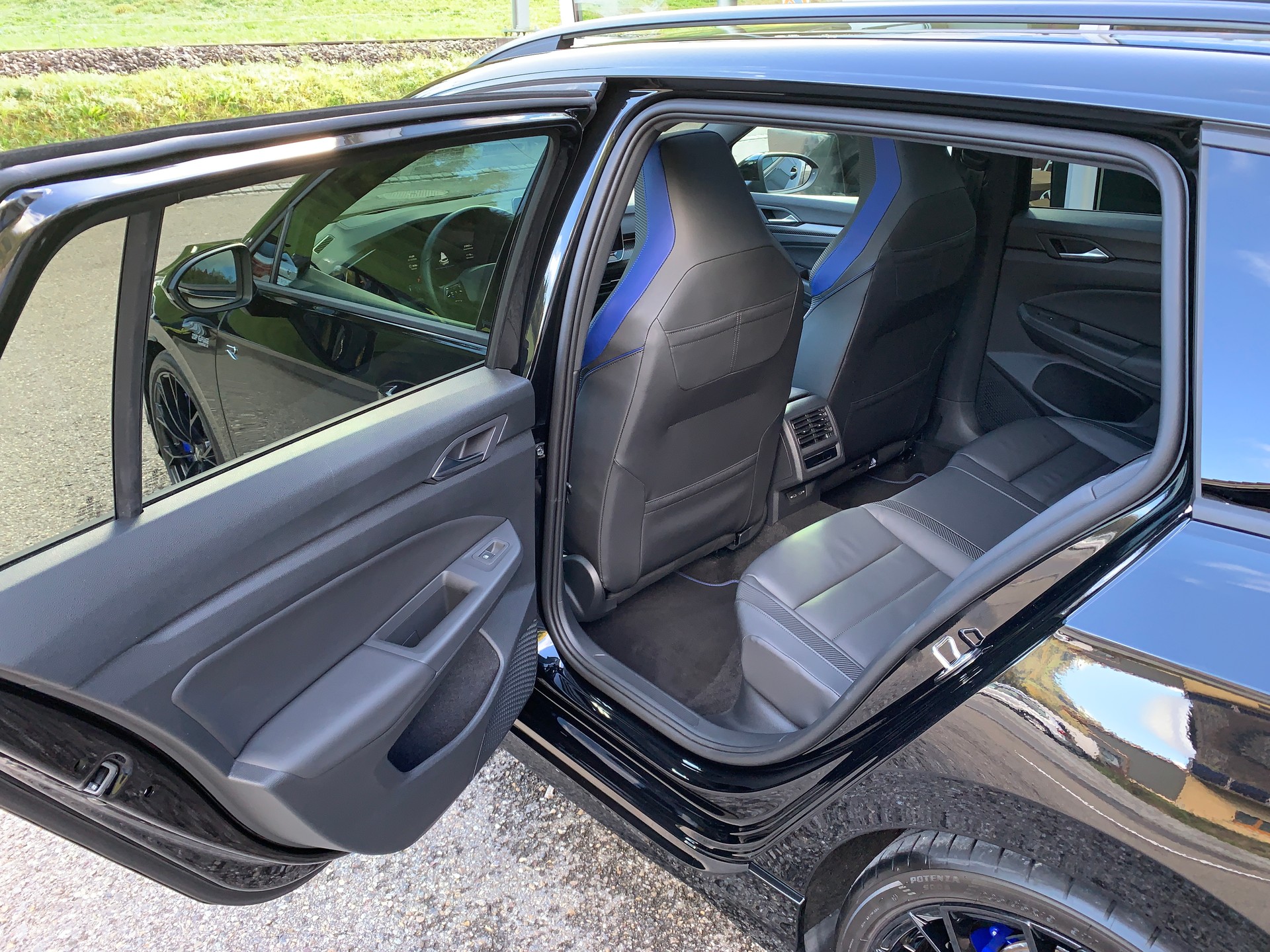 VW Golf Variant 2.0 TSI R DSG 4 Motion-image-15