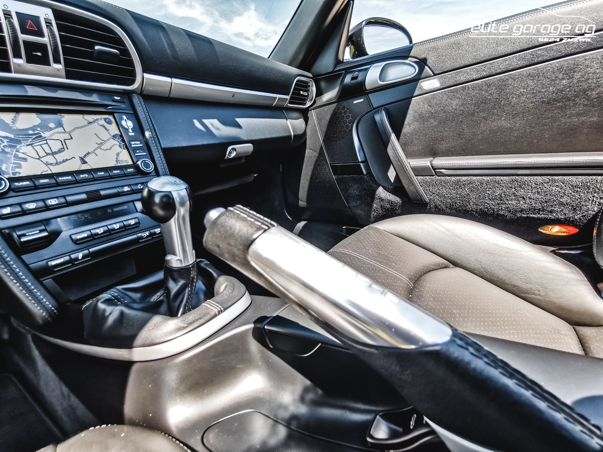 PORSCHE 911 Cabrio Turbo-image-15