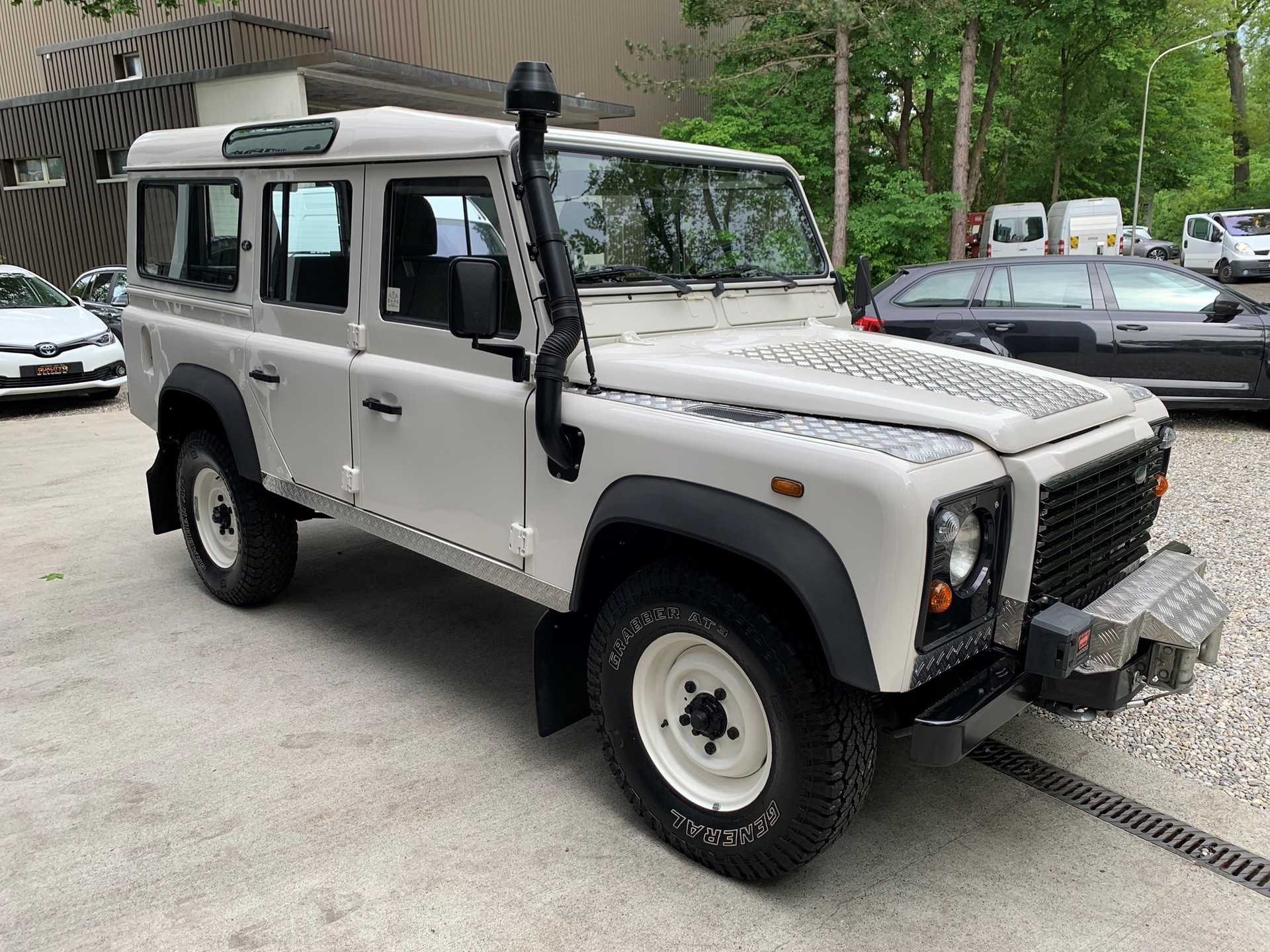 LAND ROVER Defender 110 SW 2.5 Td5-image-15