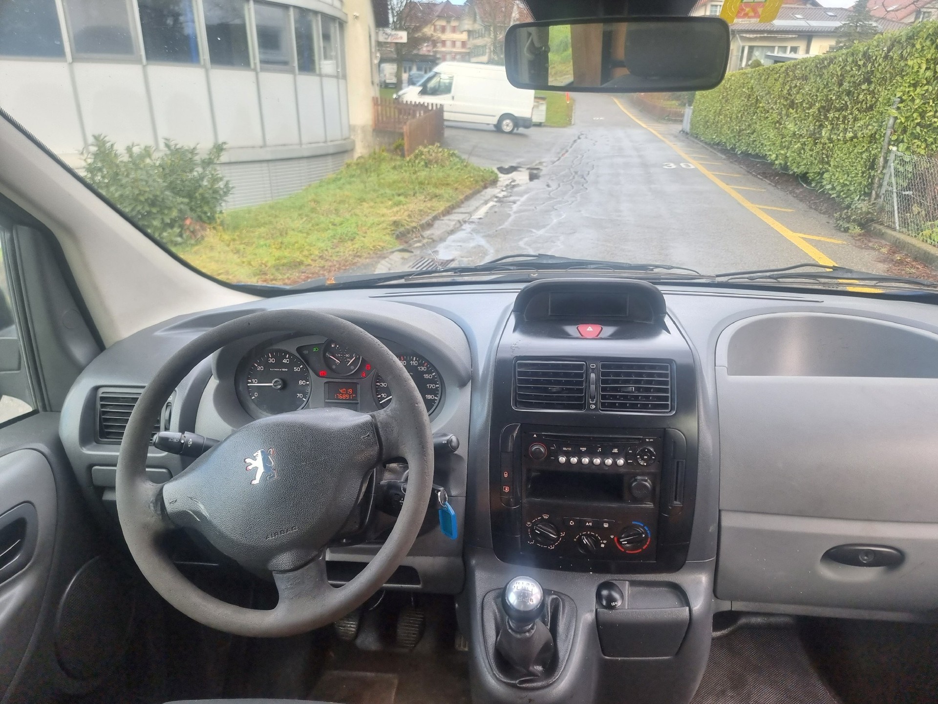 PEUGEOT Expert 2.0 HDi 229 L2H1-image-13