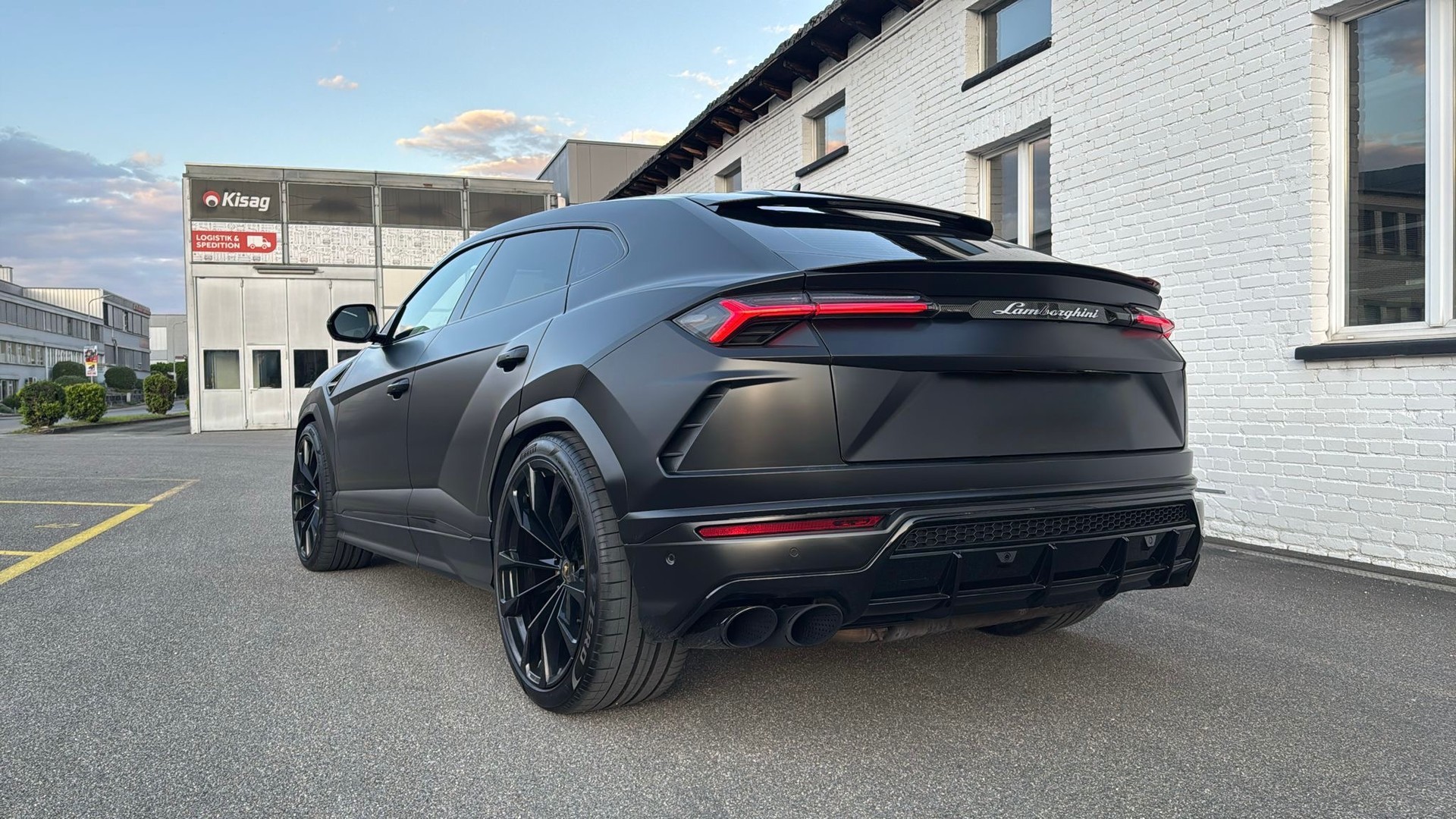 LAMBORGHINI Urus E-Gear-image-3