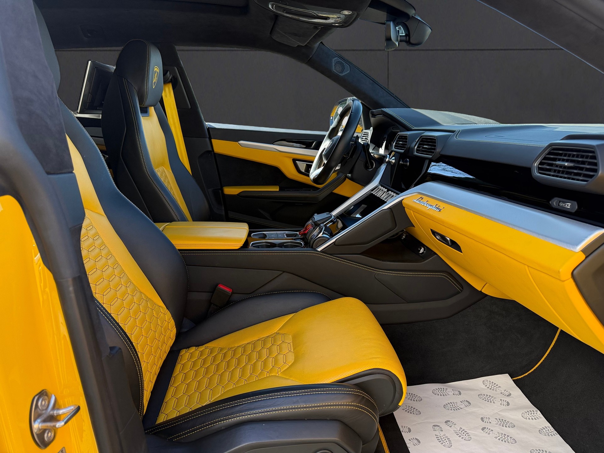 LAMBORGHINI Urus E-Gear-image-14