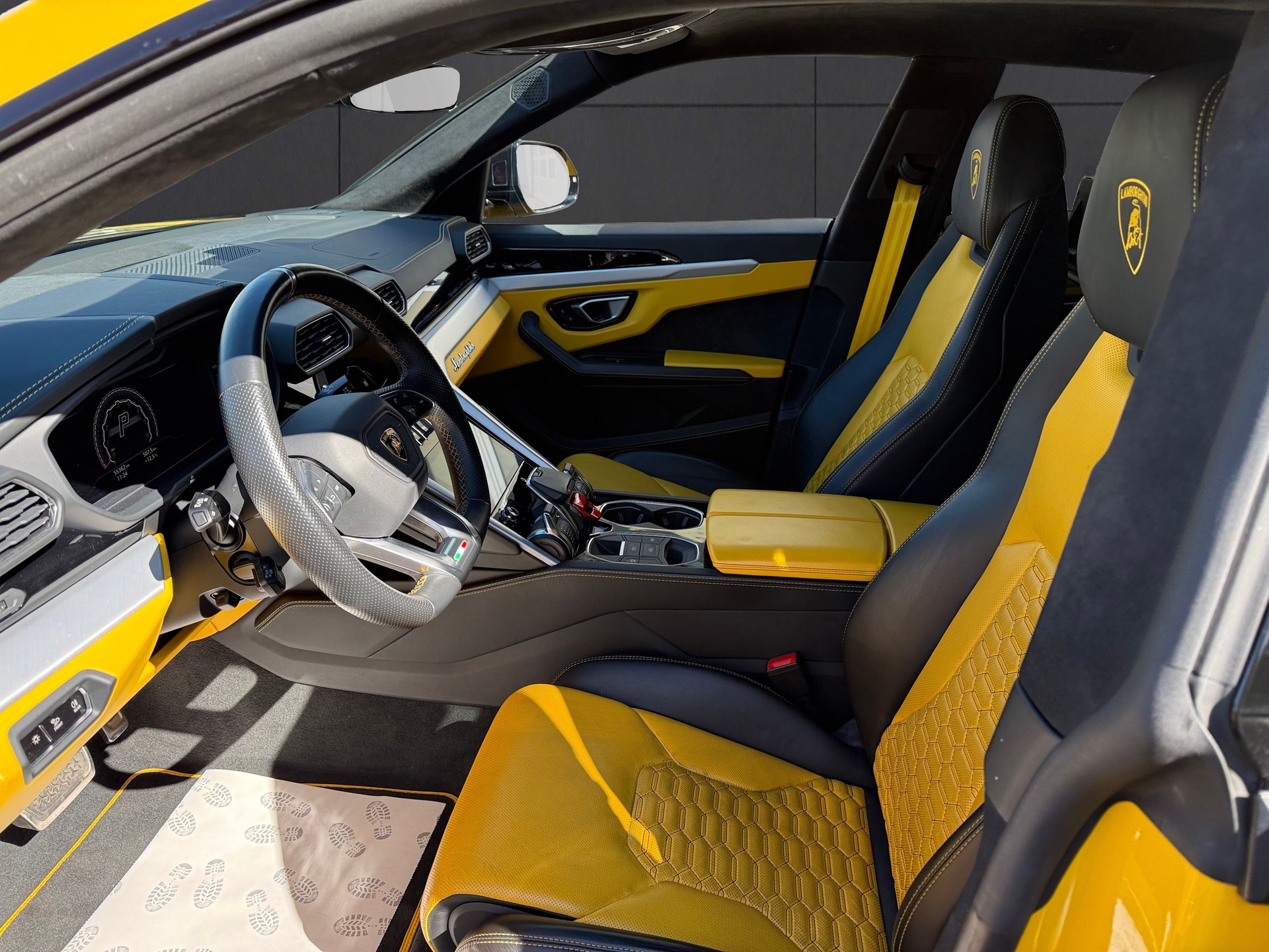 LAMBORGHINI Urus E-Gear-image-12