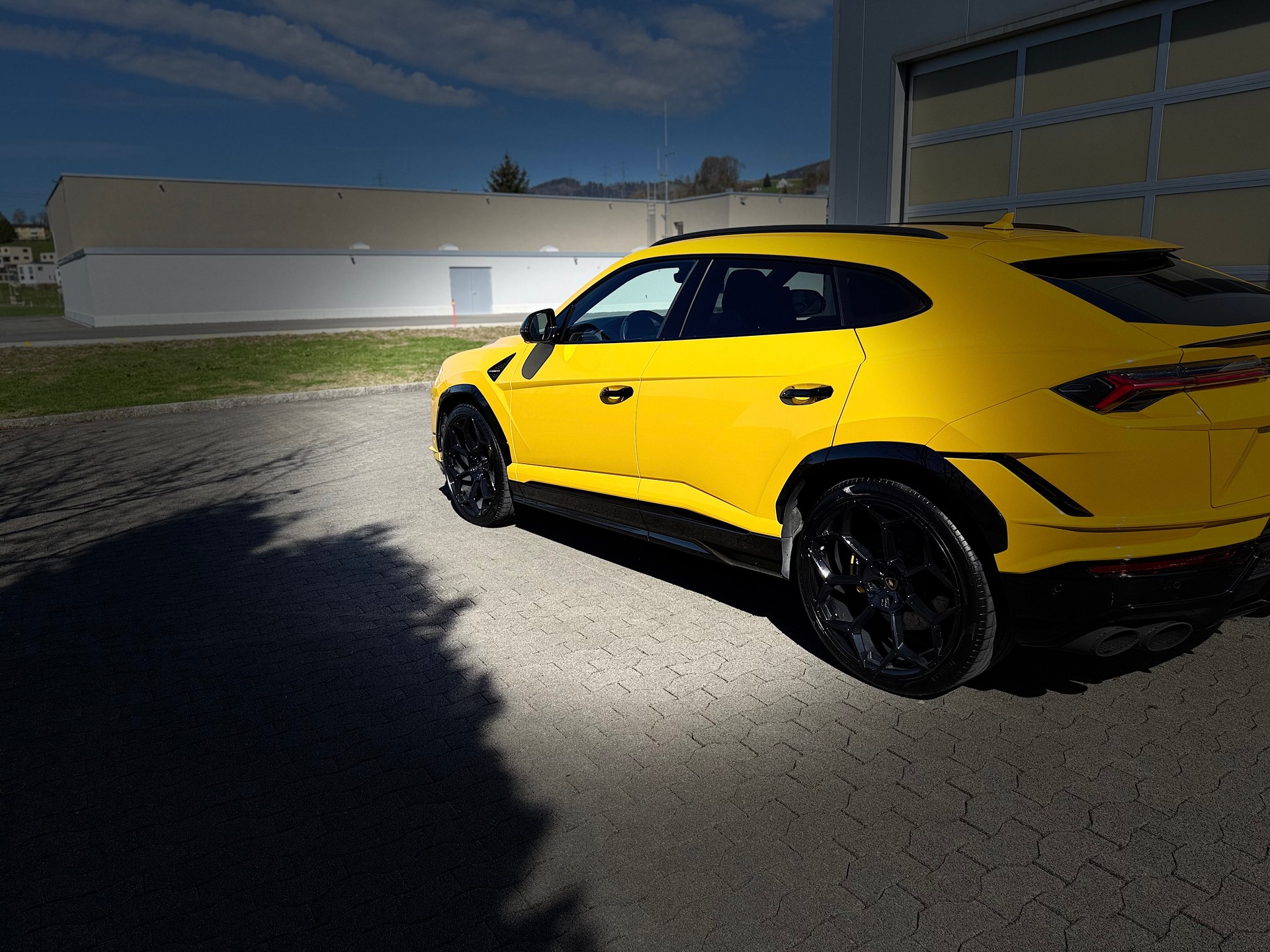 LAMBORGHINI Urus E-Gear-image-9