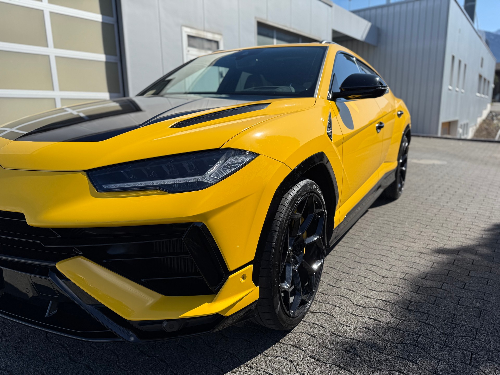 LAMBORGHINI Urus E-Gear-image-6