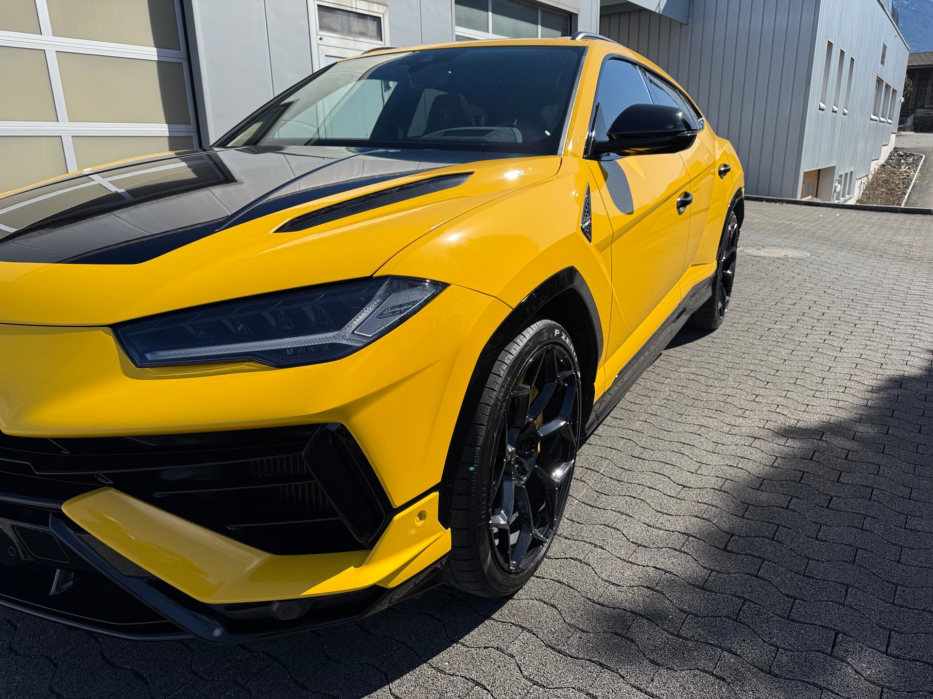 LAMBORGHINI Urus E-Gear-image-5