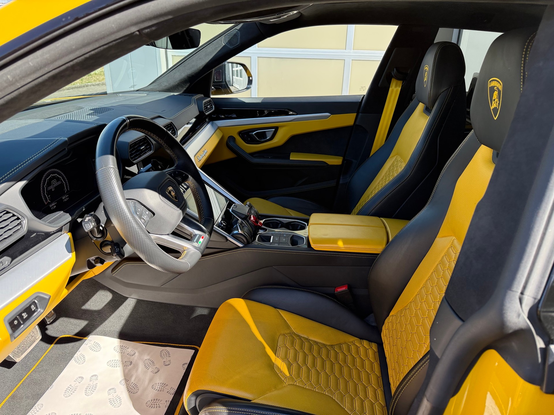 LAMBORGHINI Urus E-Gear-image-15