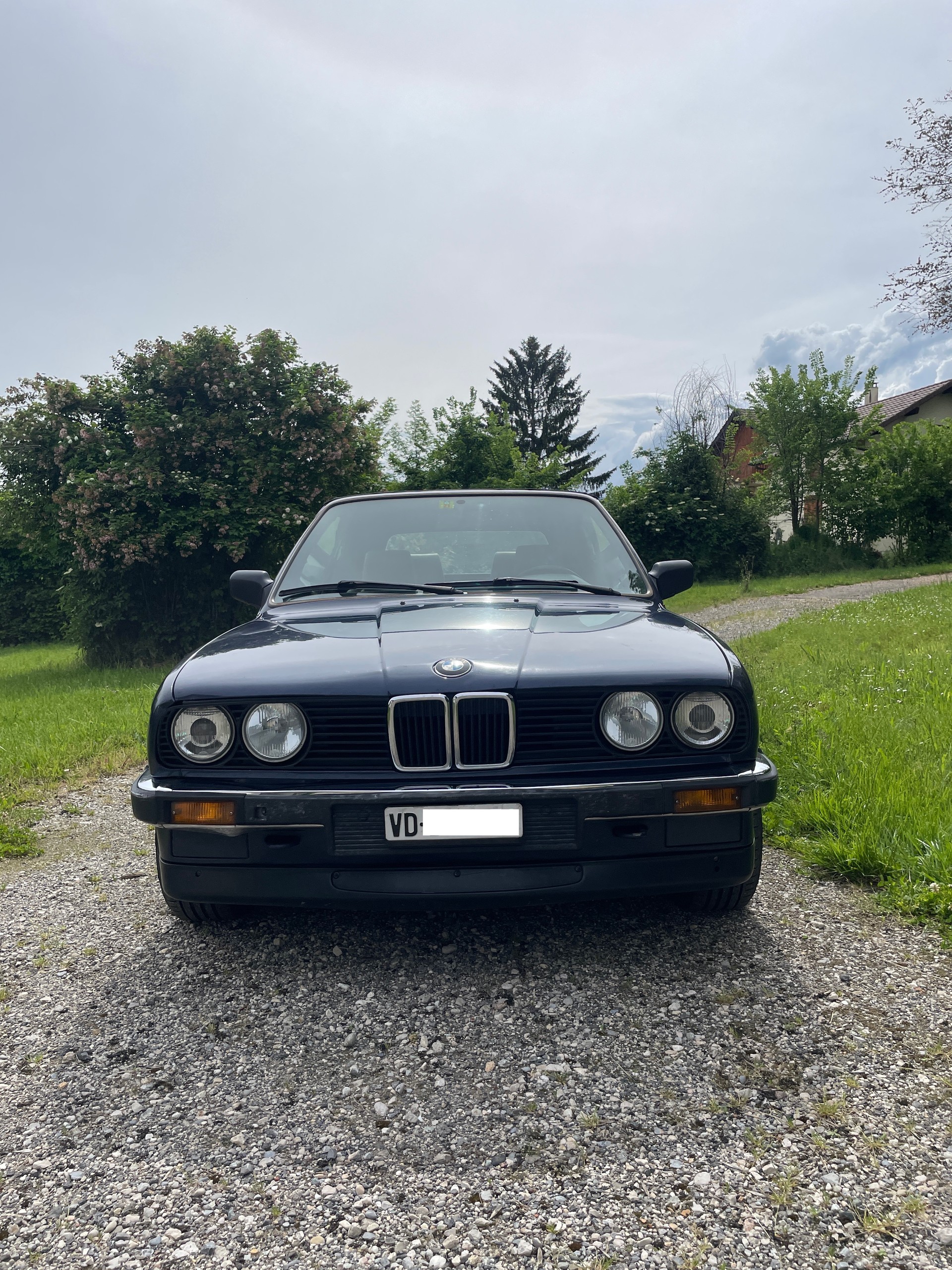 BMW 320i Cabrio-image-6