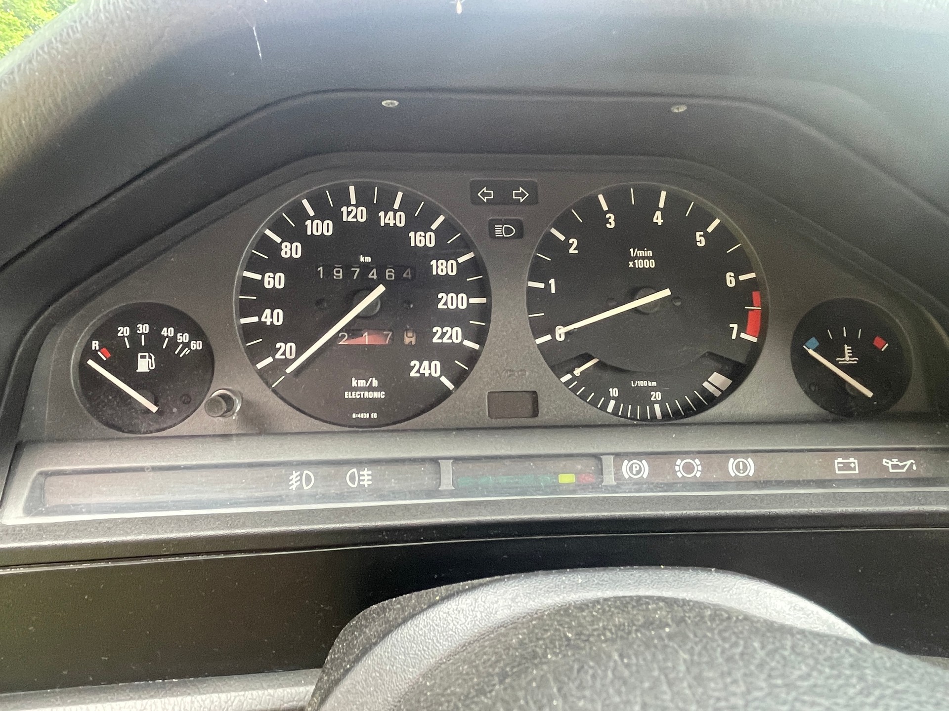 BMW 320i Cabrio-image-11