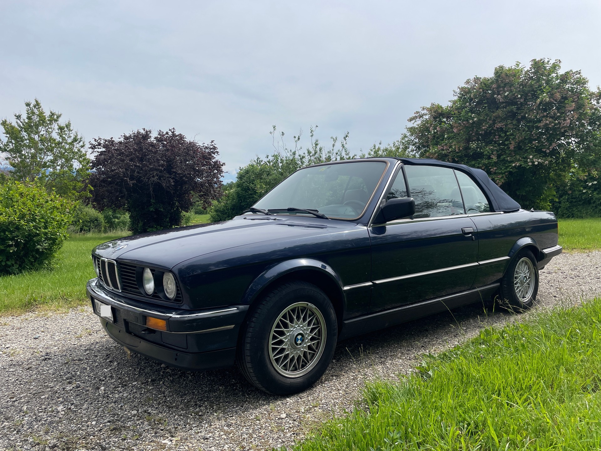 BMW 320i Cabrio-image-3