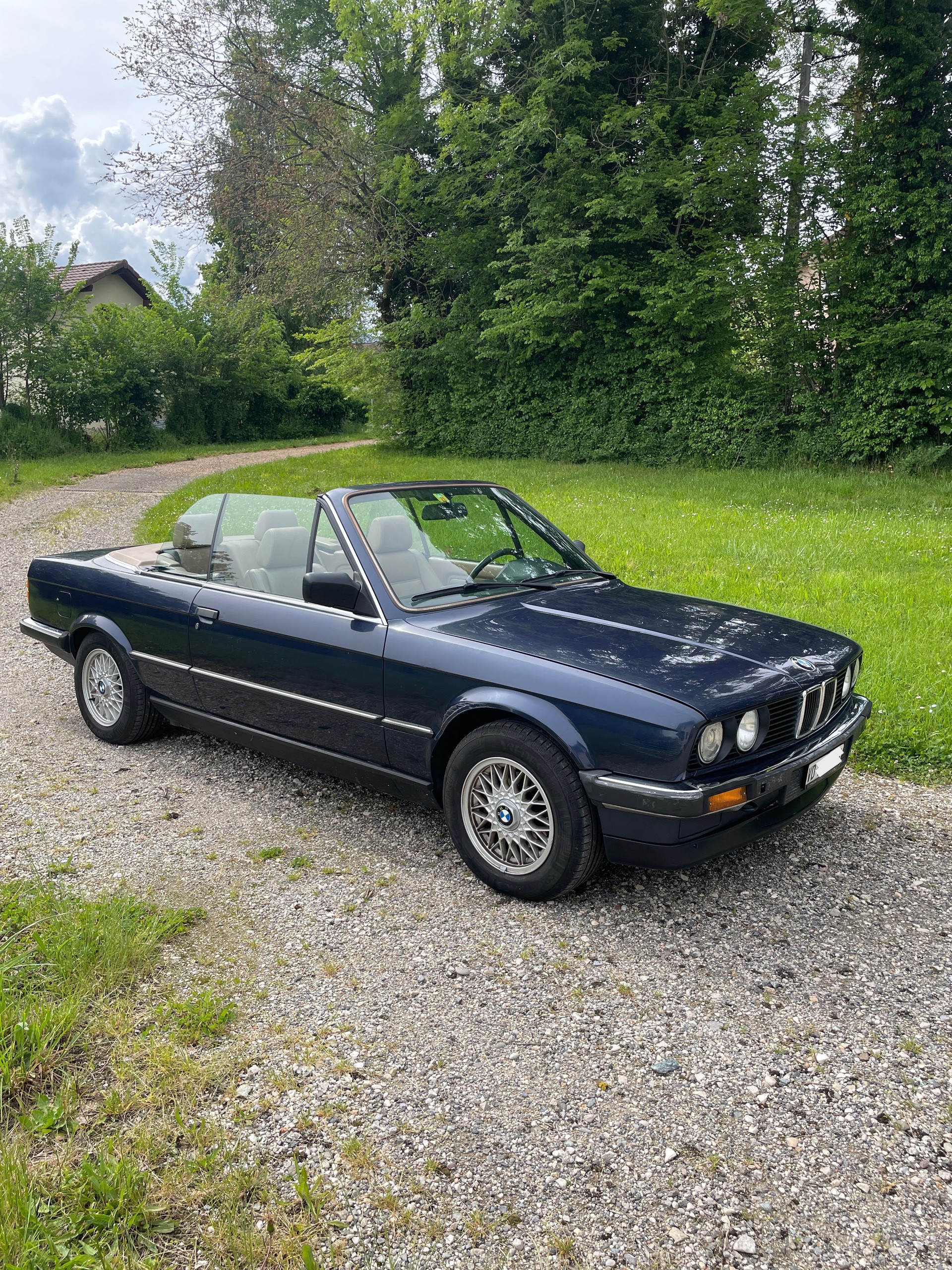 BMW 320i Cabrio-image-0