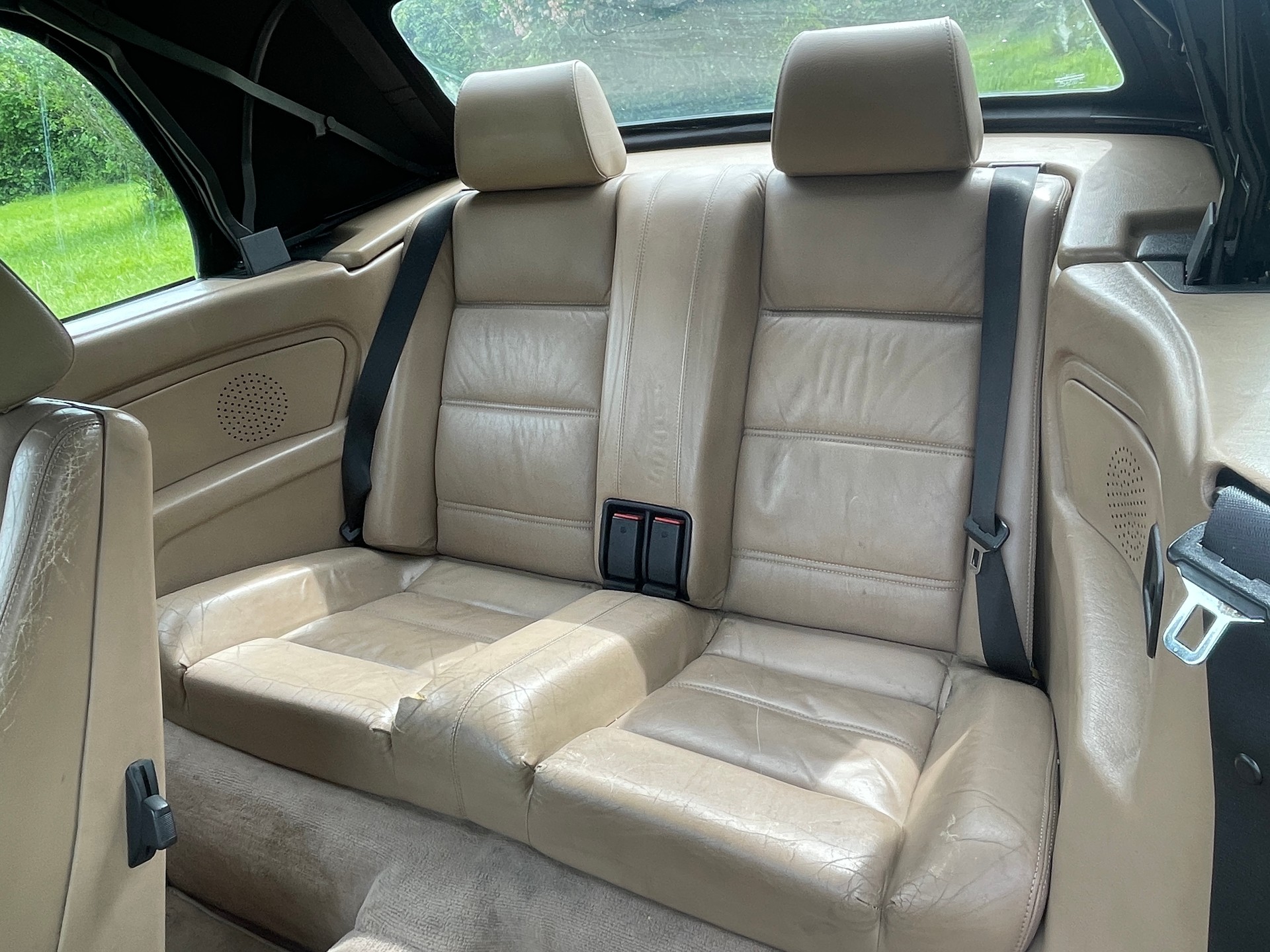 BMW 320i Cabrio-image-12