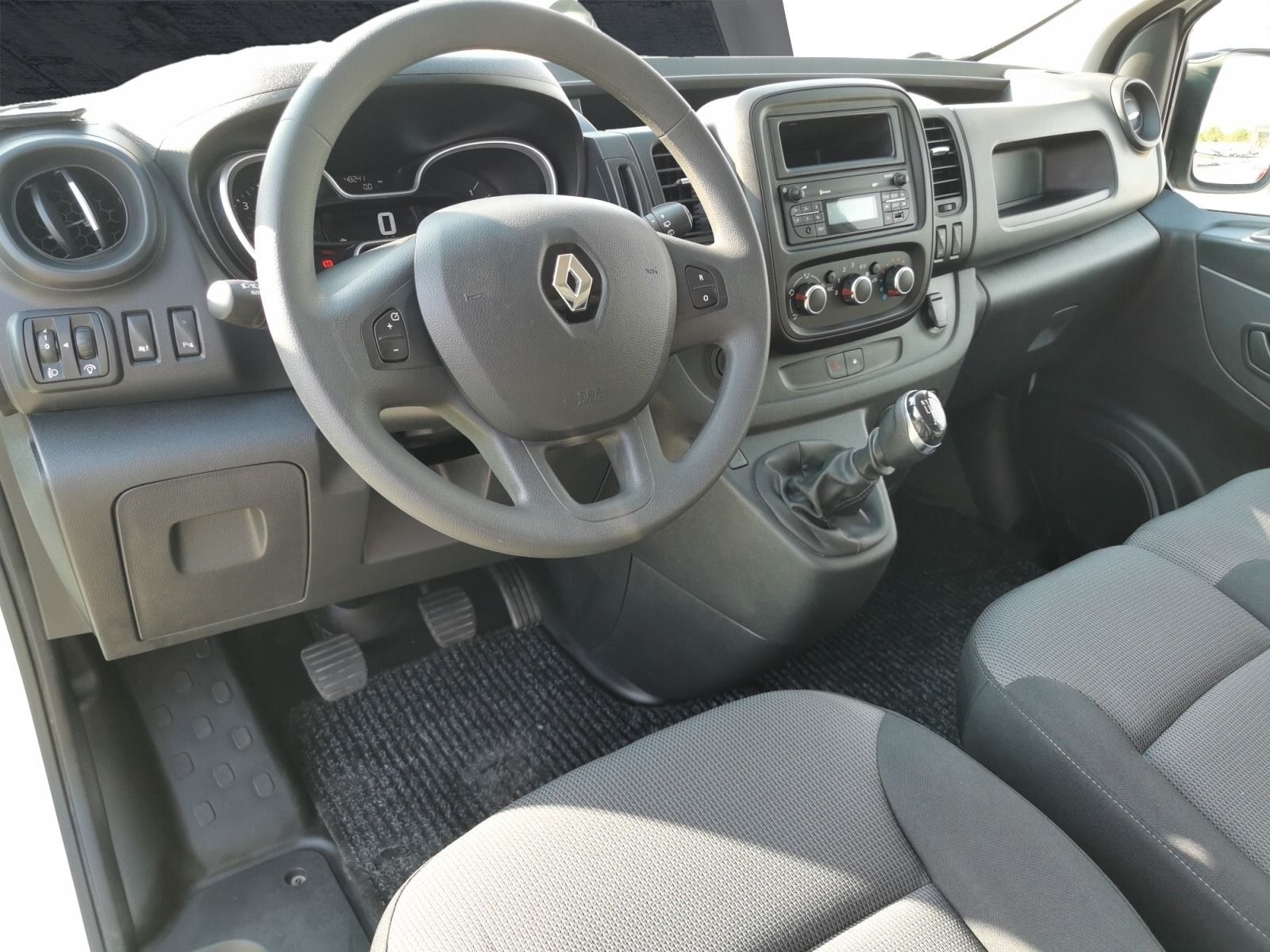 RENAULT Master T35 2.3 Blue dCi 150 L2H2-image-12