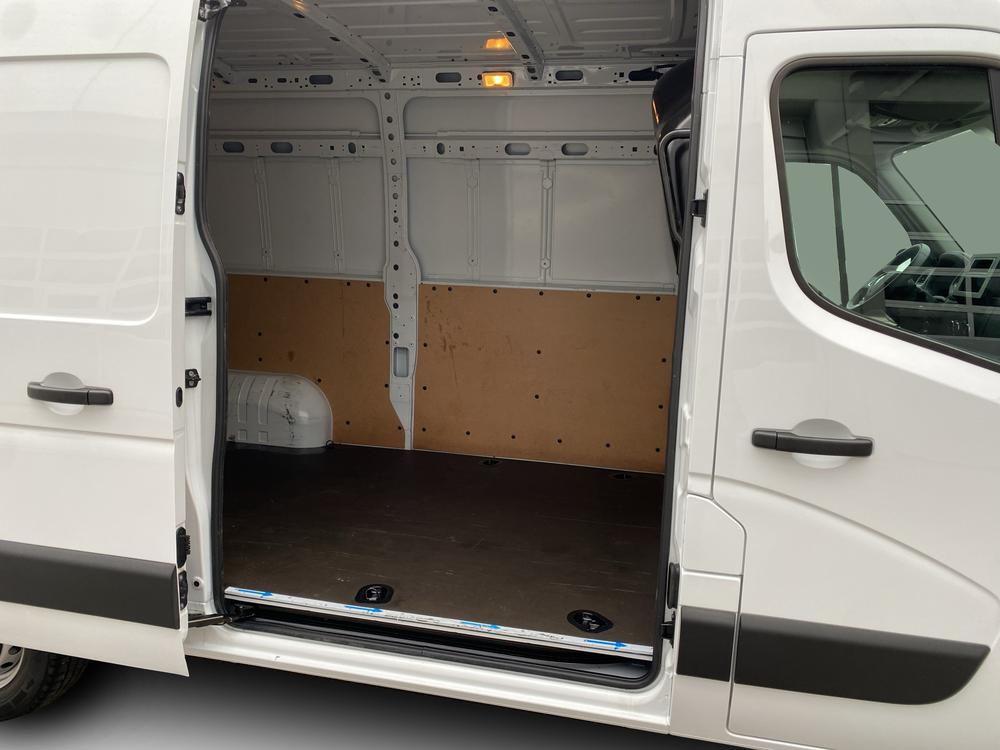 RENAULT Master T35 2.3 Blue dCi 150 L2H2-image-10