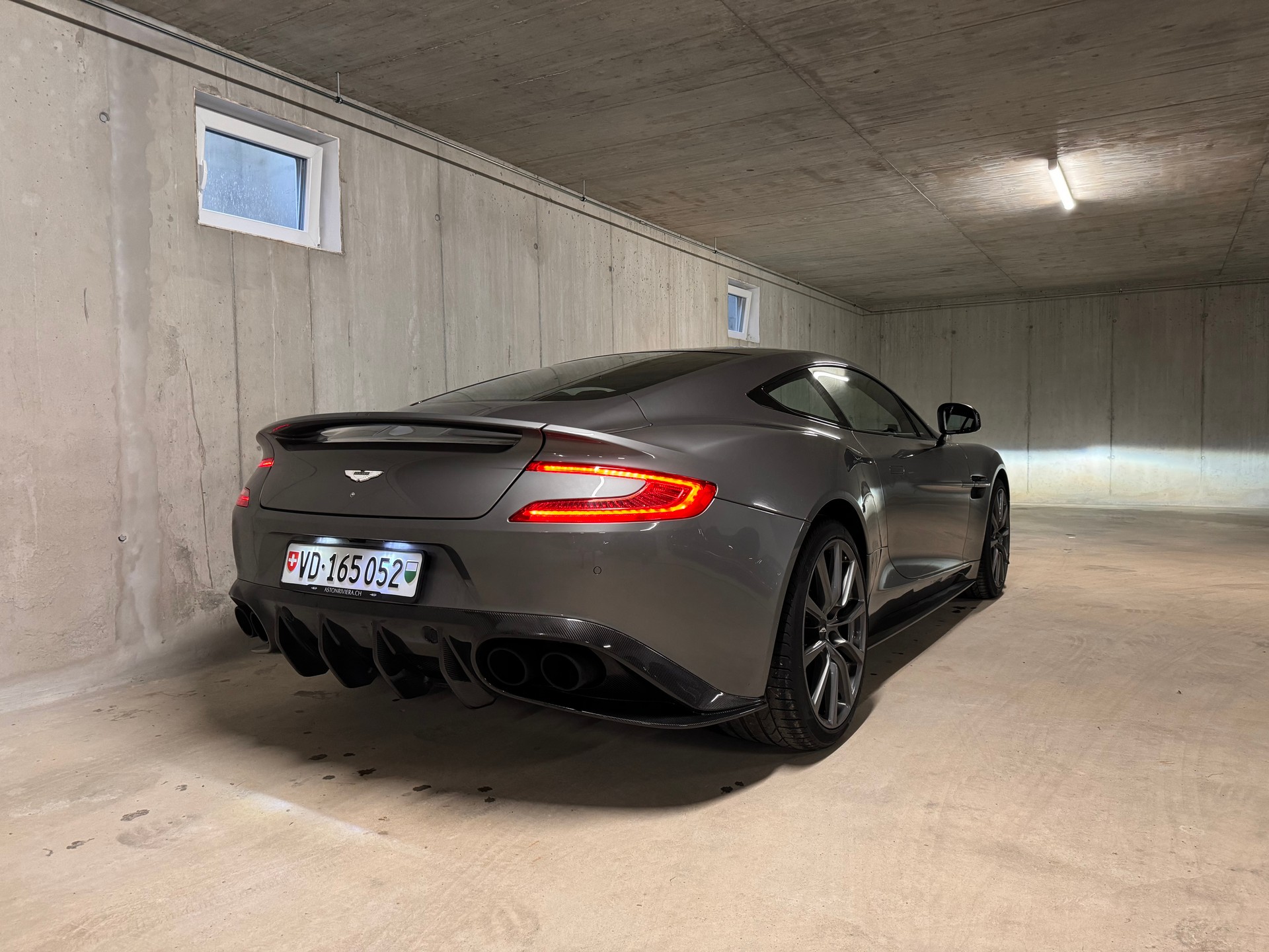 ASTON MARTIN Vanquish S-image-8