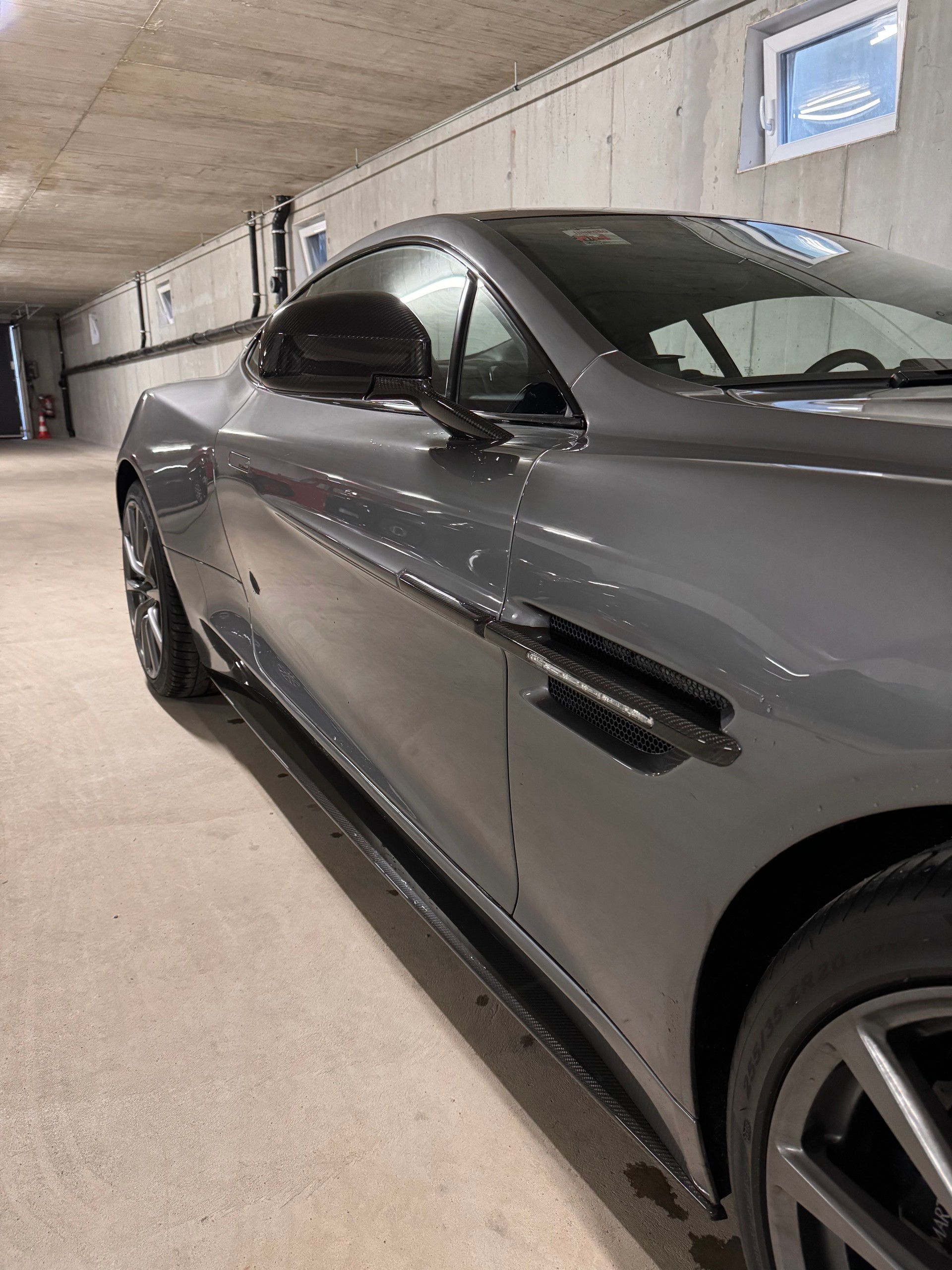 ASTON MARTIN Vanquish S-image-15